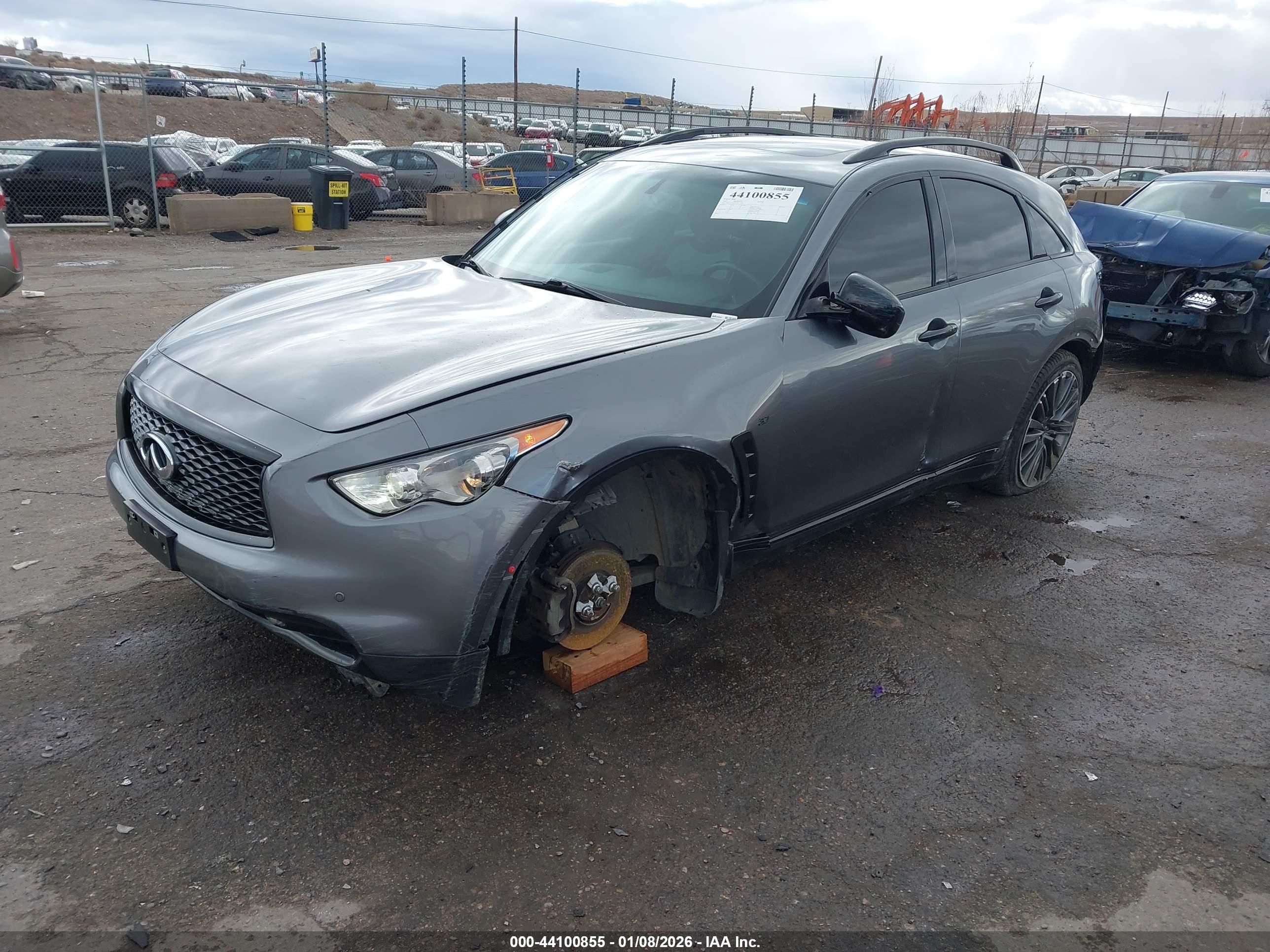 INFINITI QX70 image 2