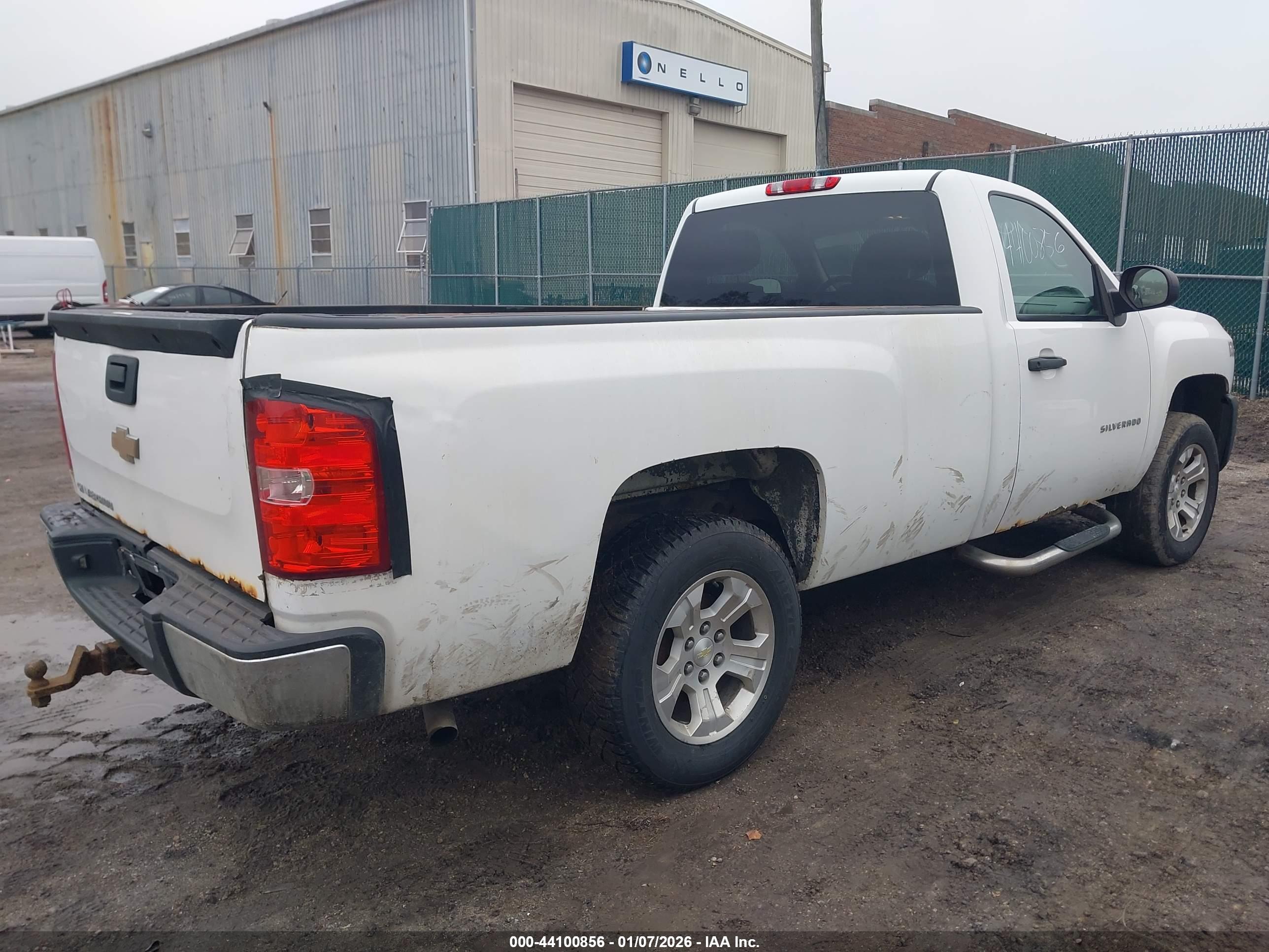 CHEVROLET SILVERADO image 4