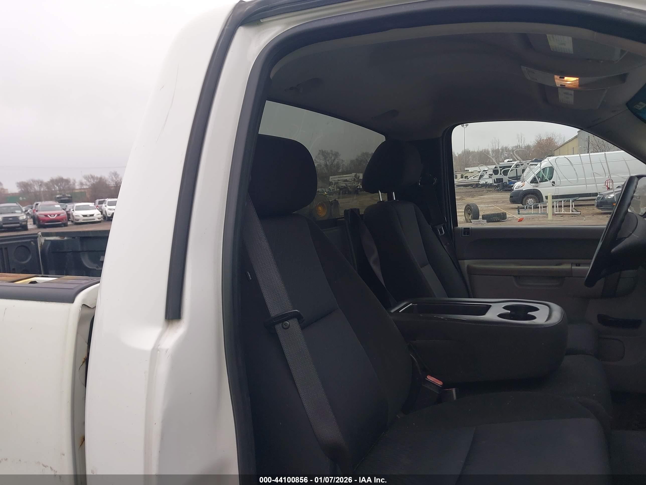 CHEVROLET SILVERADO image 8