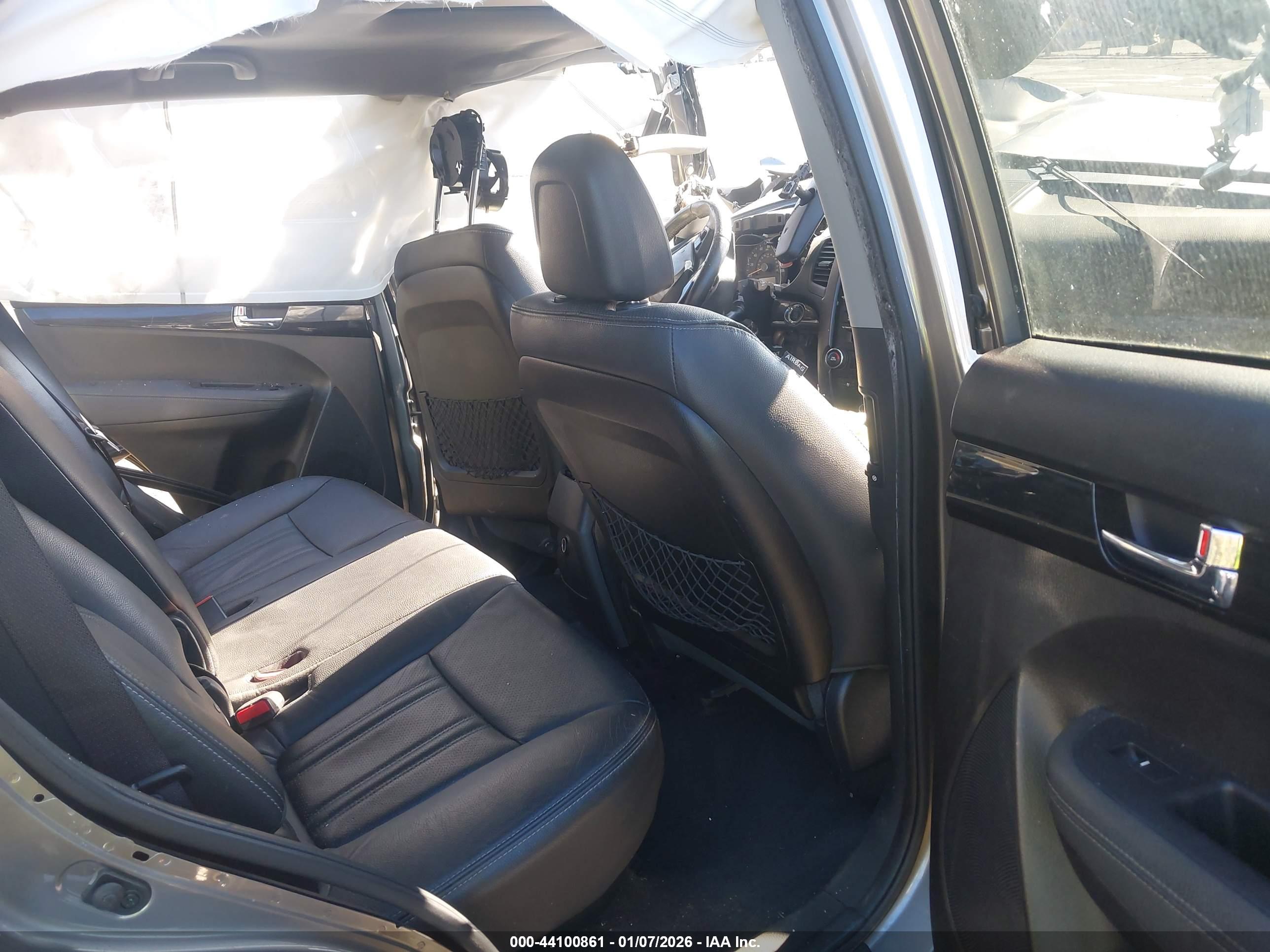 KIA SORENTO image 8