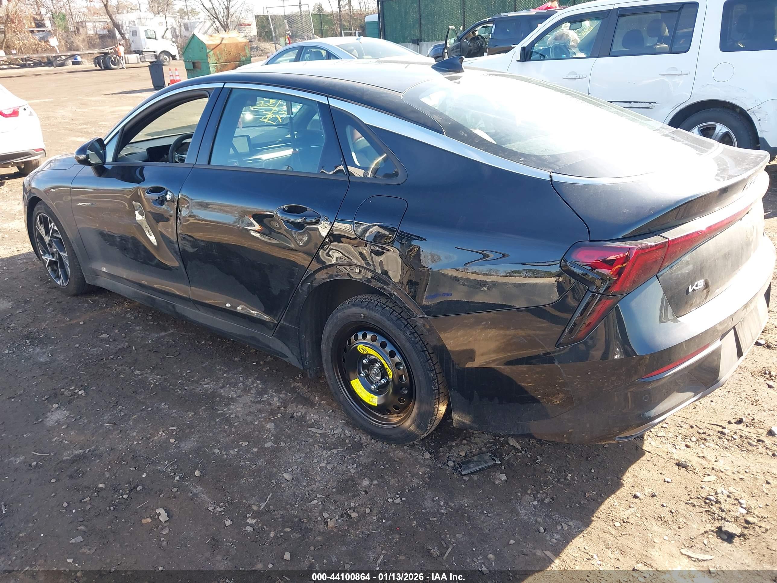 KIA K5 image 3