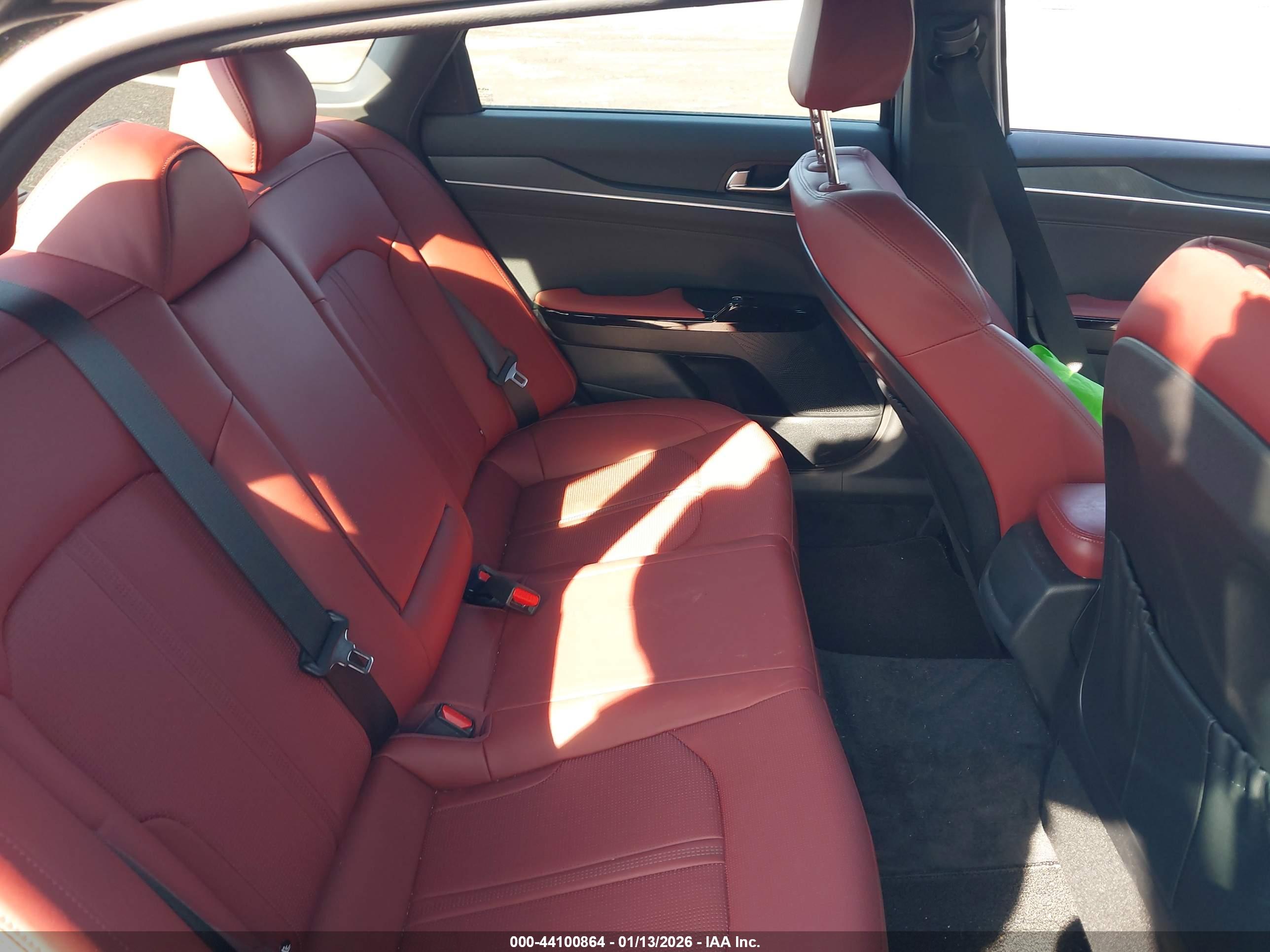 KIA K5 image 8