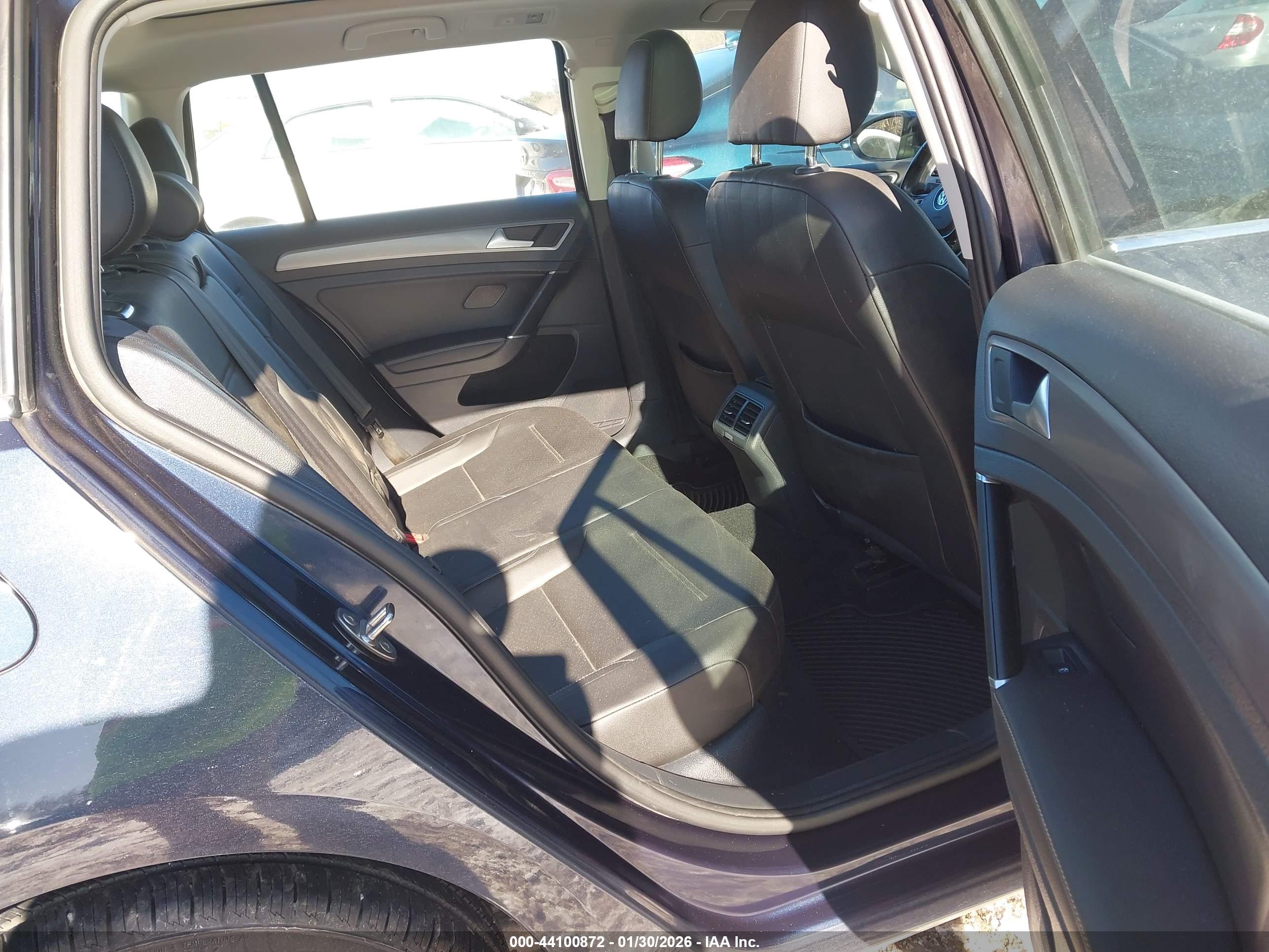 VOLKSWAGEN GOLF image 8