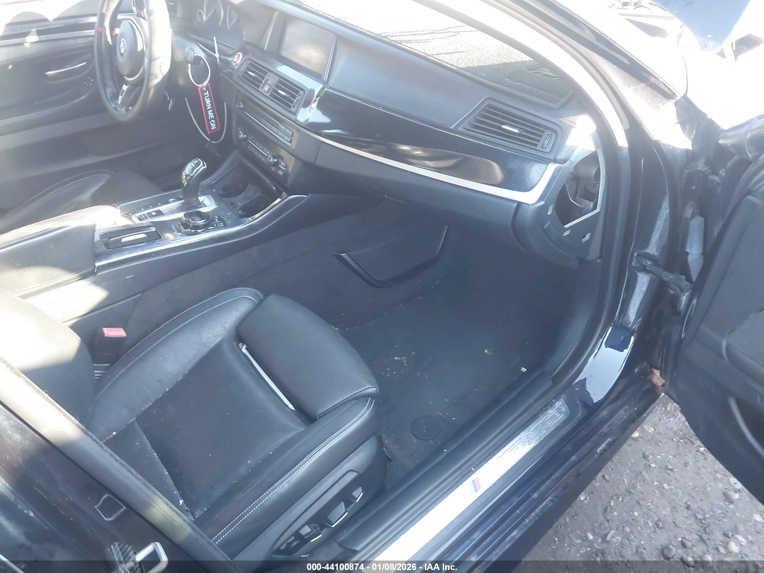 BMW 550I image 5