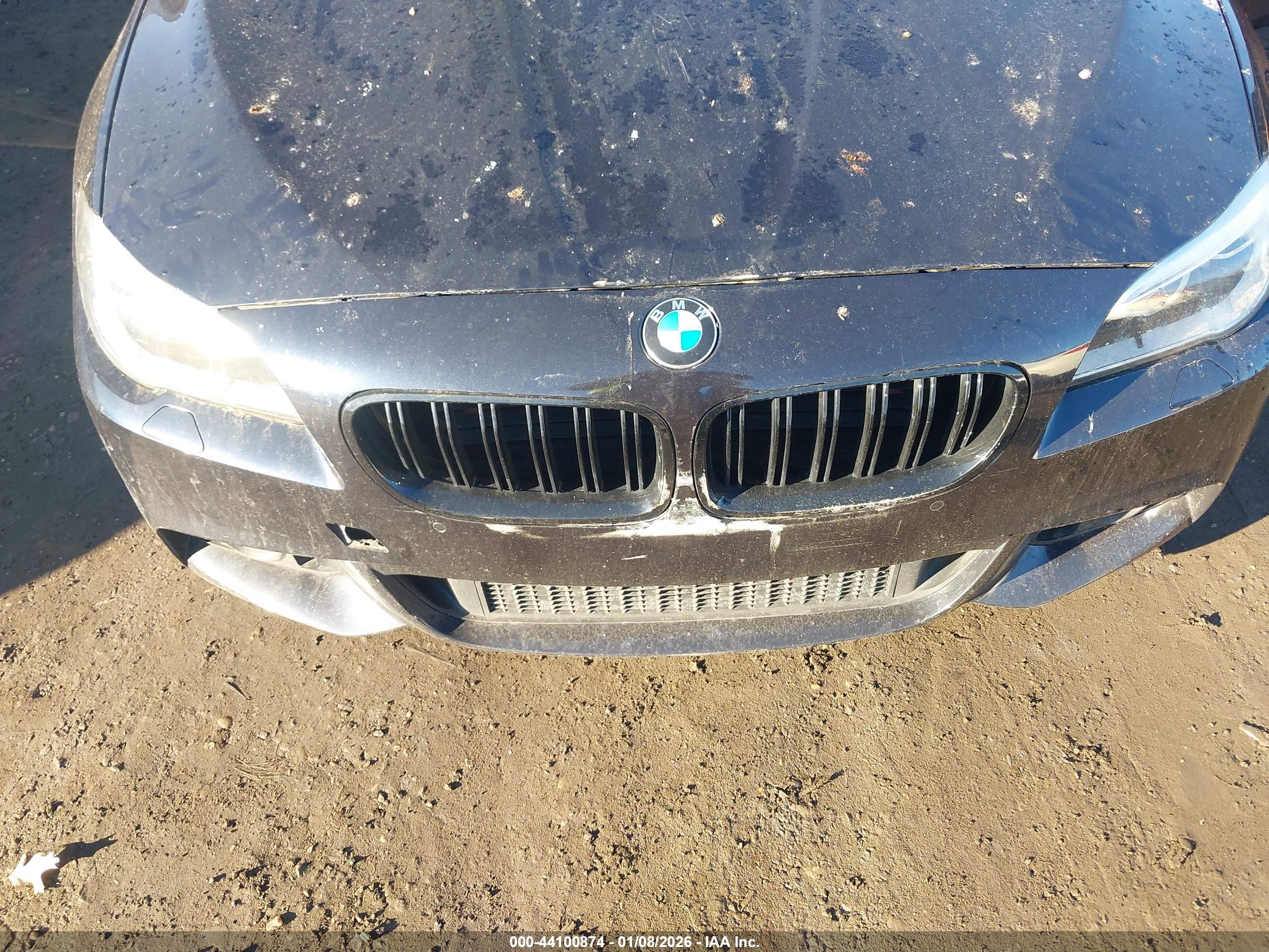 BMW 550I image 6