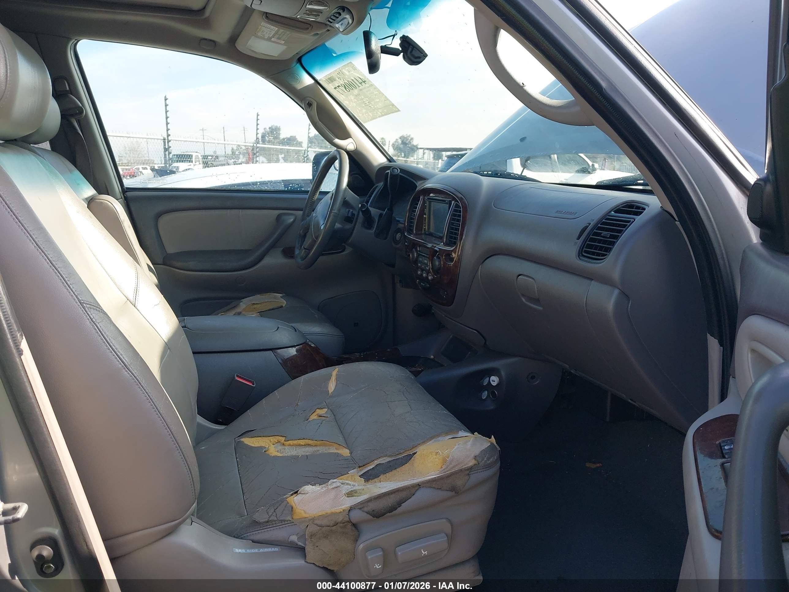 TOYOTA SEQUOIA image 5