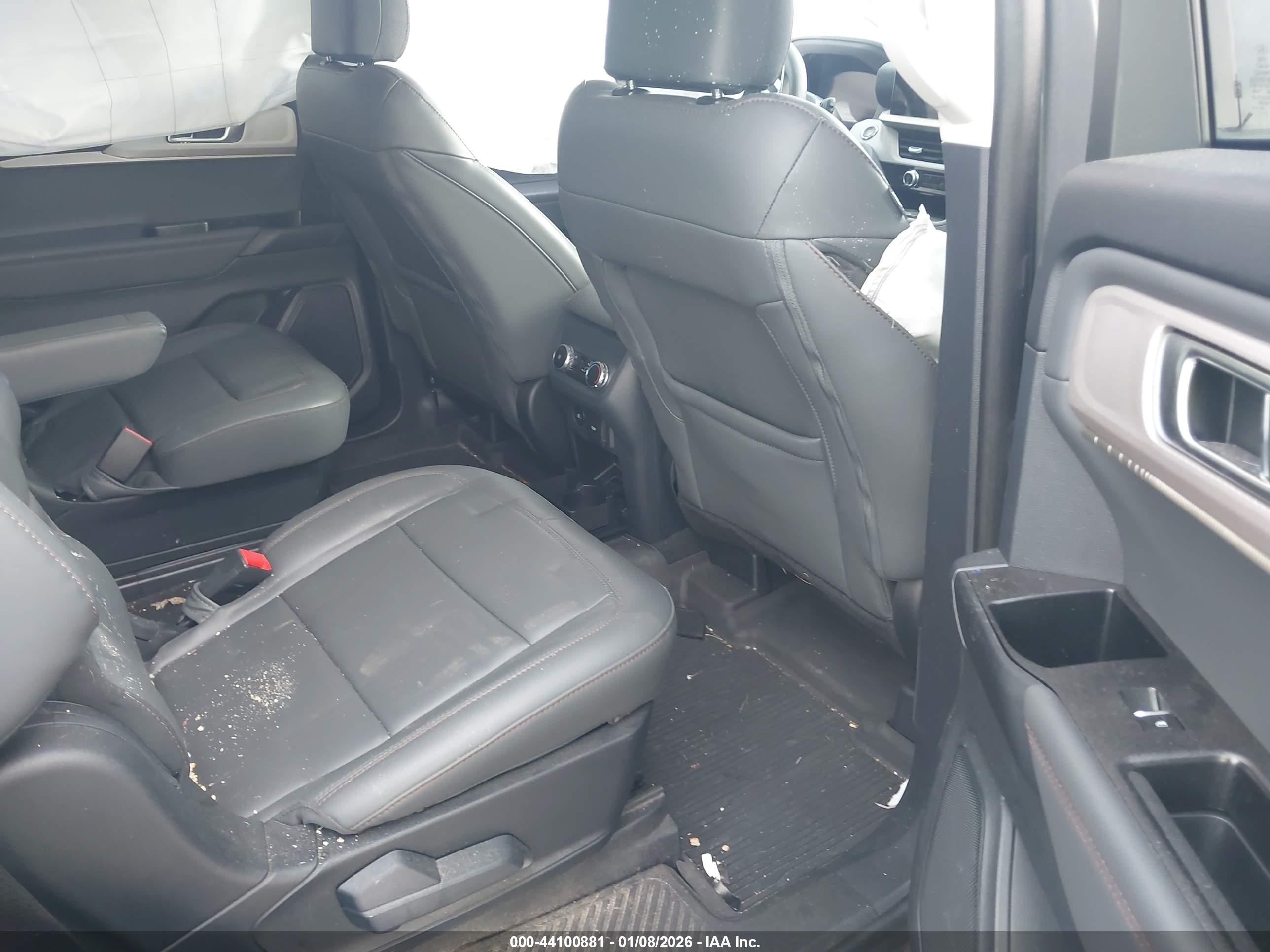 FORD EXPLORER image 8