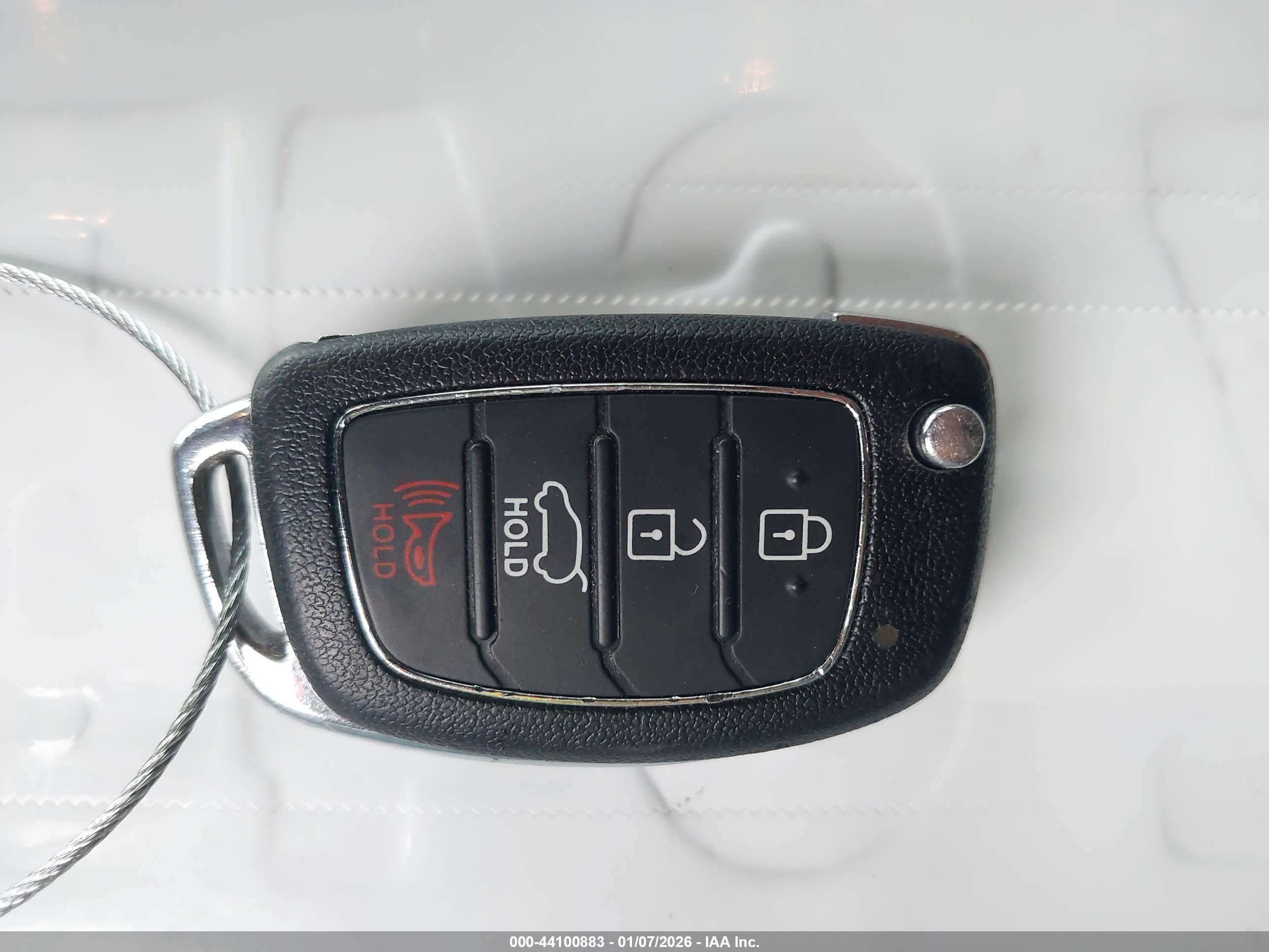 HYUNDAI SANTA image 11