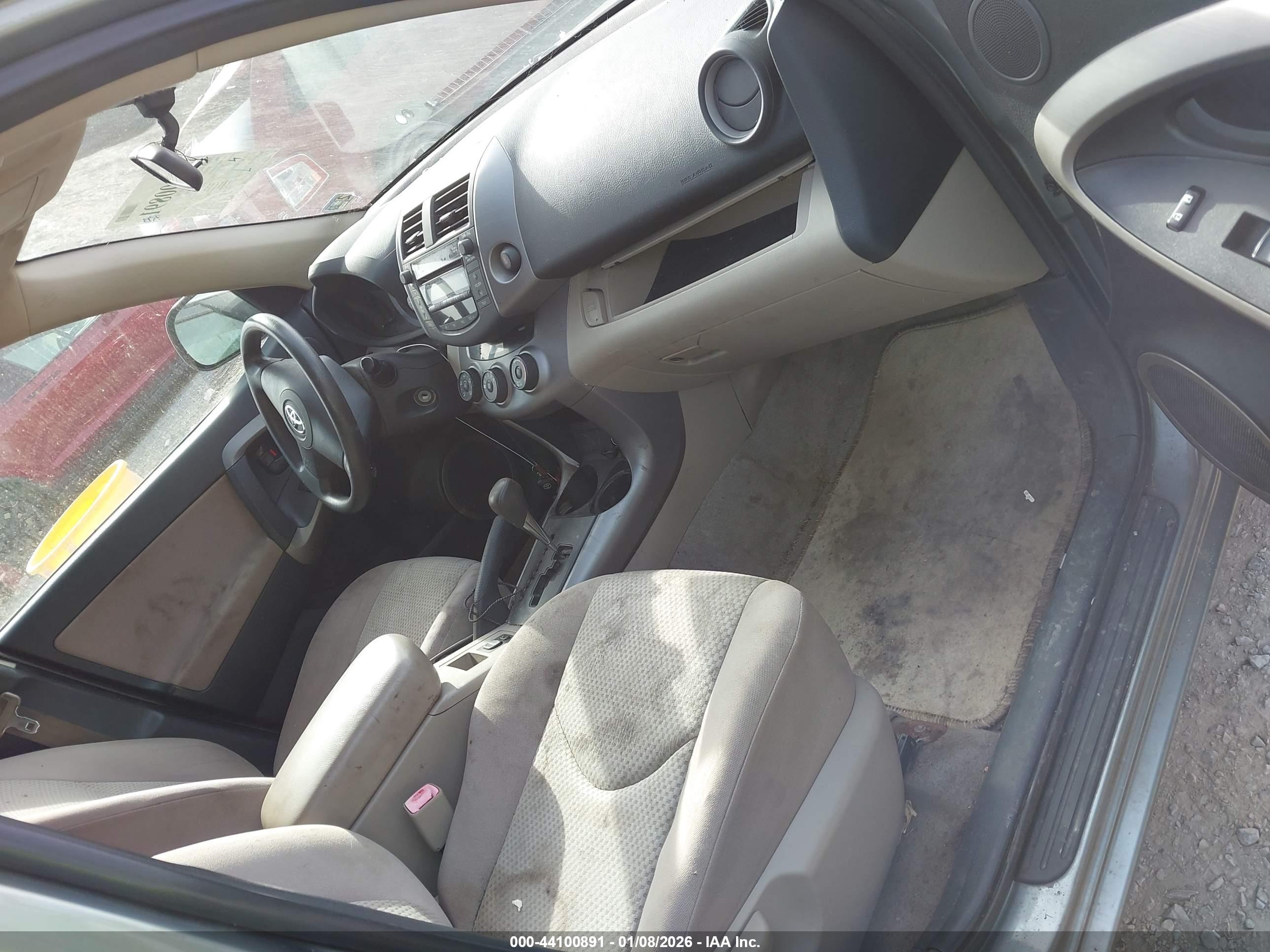 TOYOTA RAV4 image 5