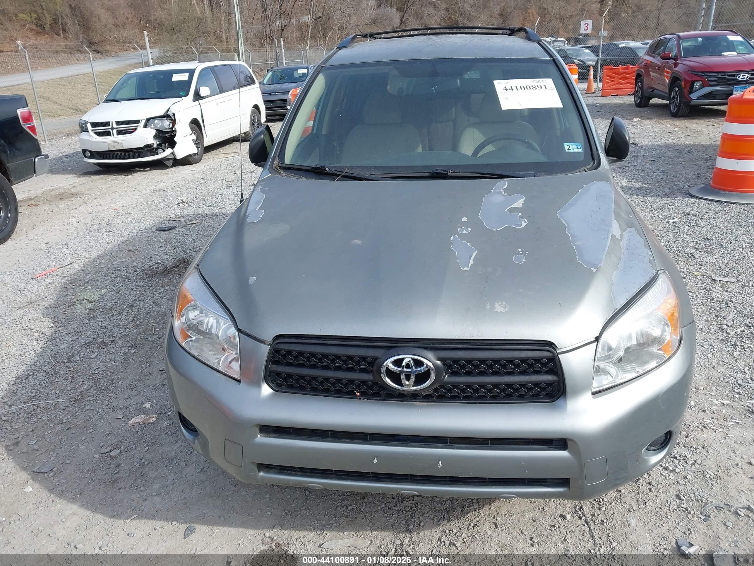 TOYOTA RAV4 image 6