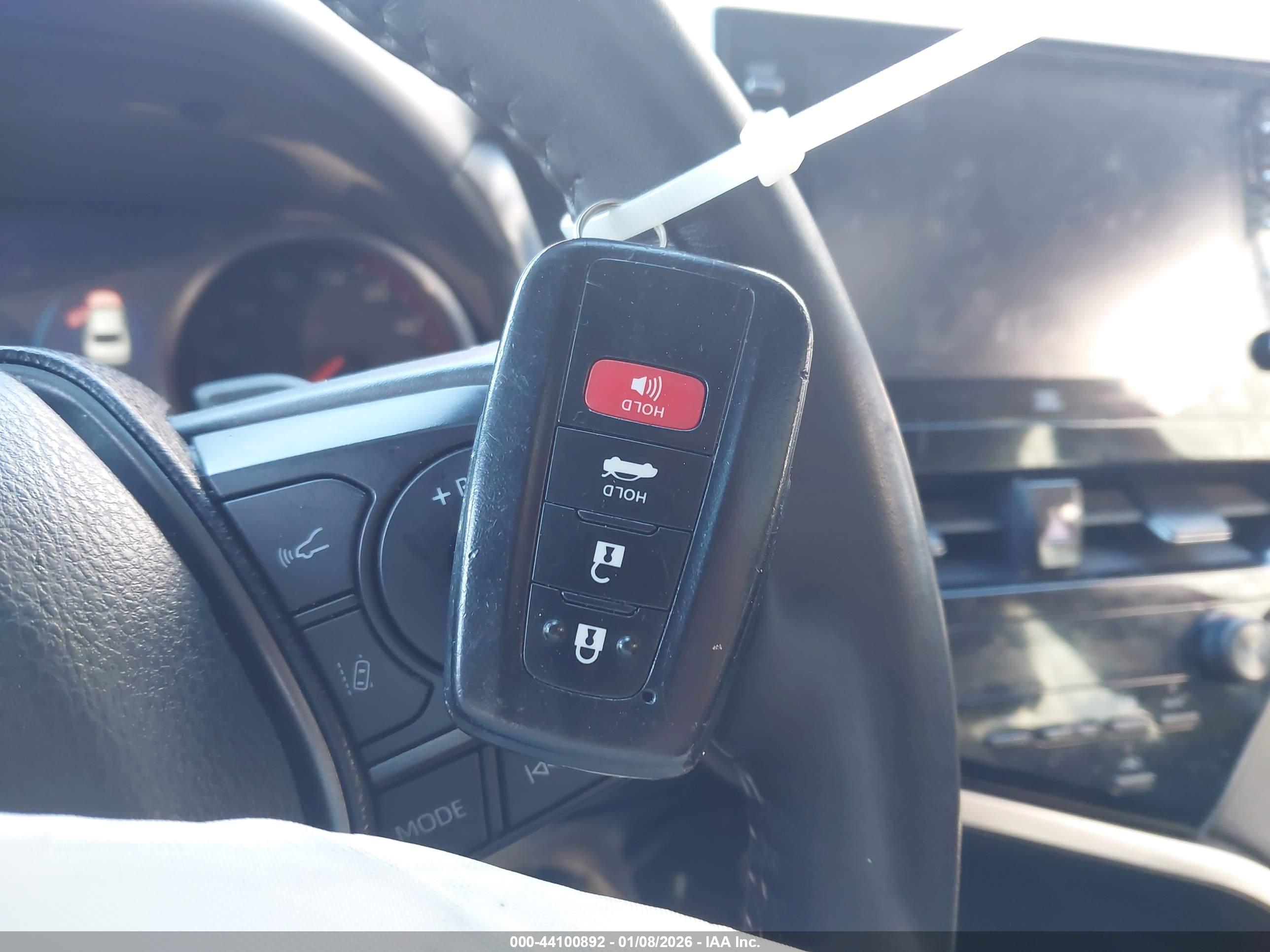 TOYOTA CAMRY image 11