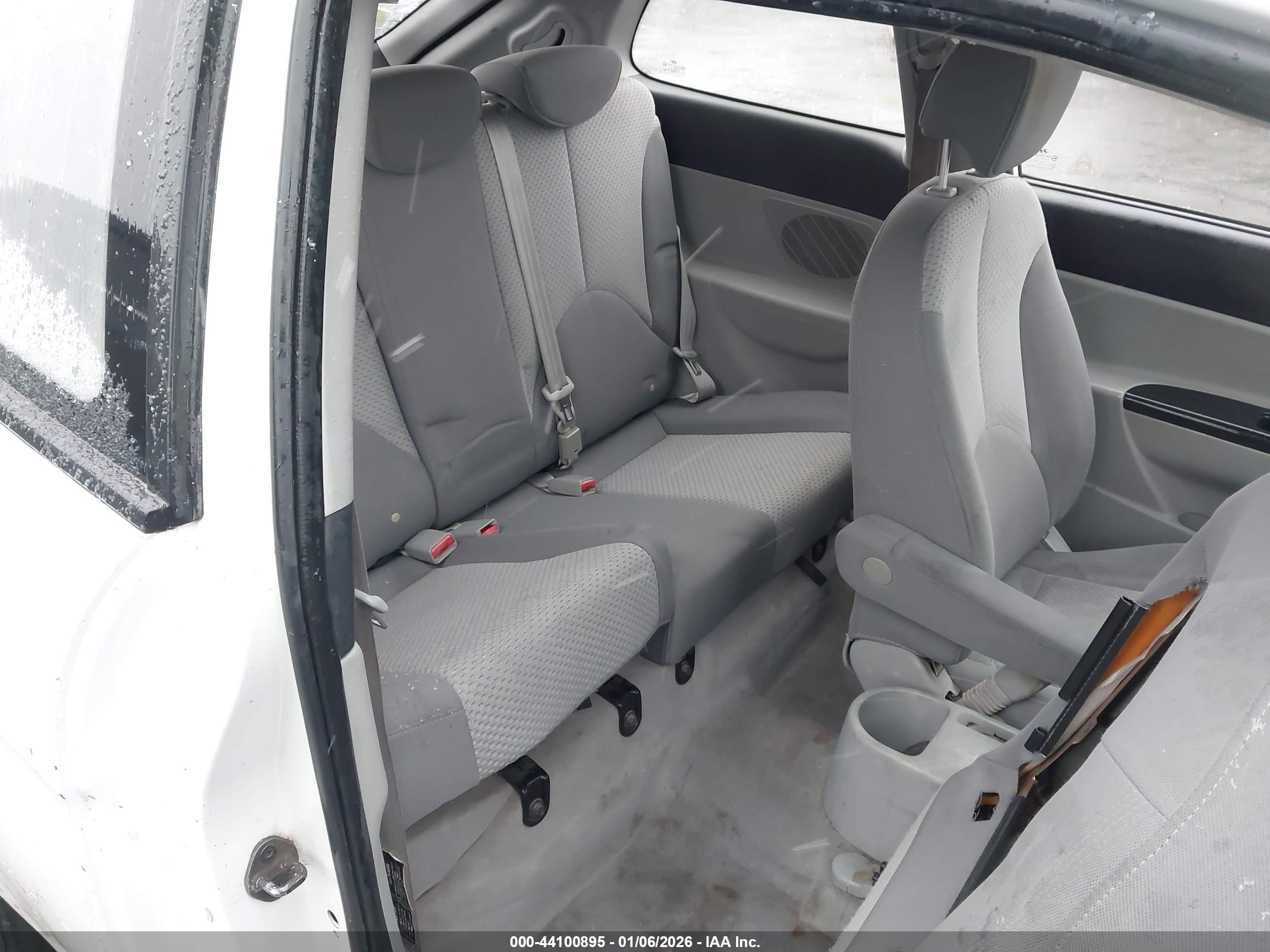 HYUNDAI ACCENT image 8