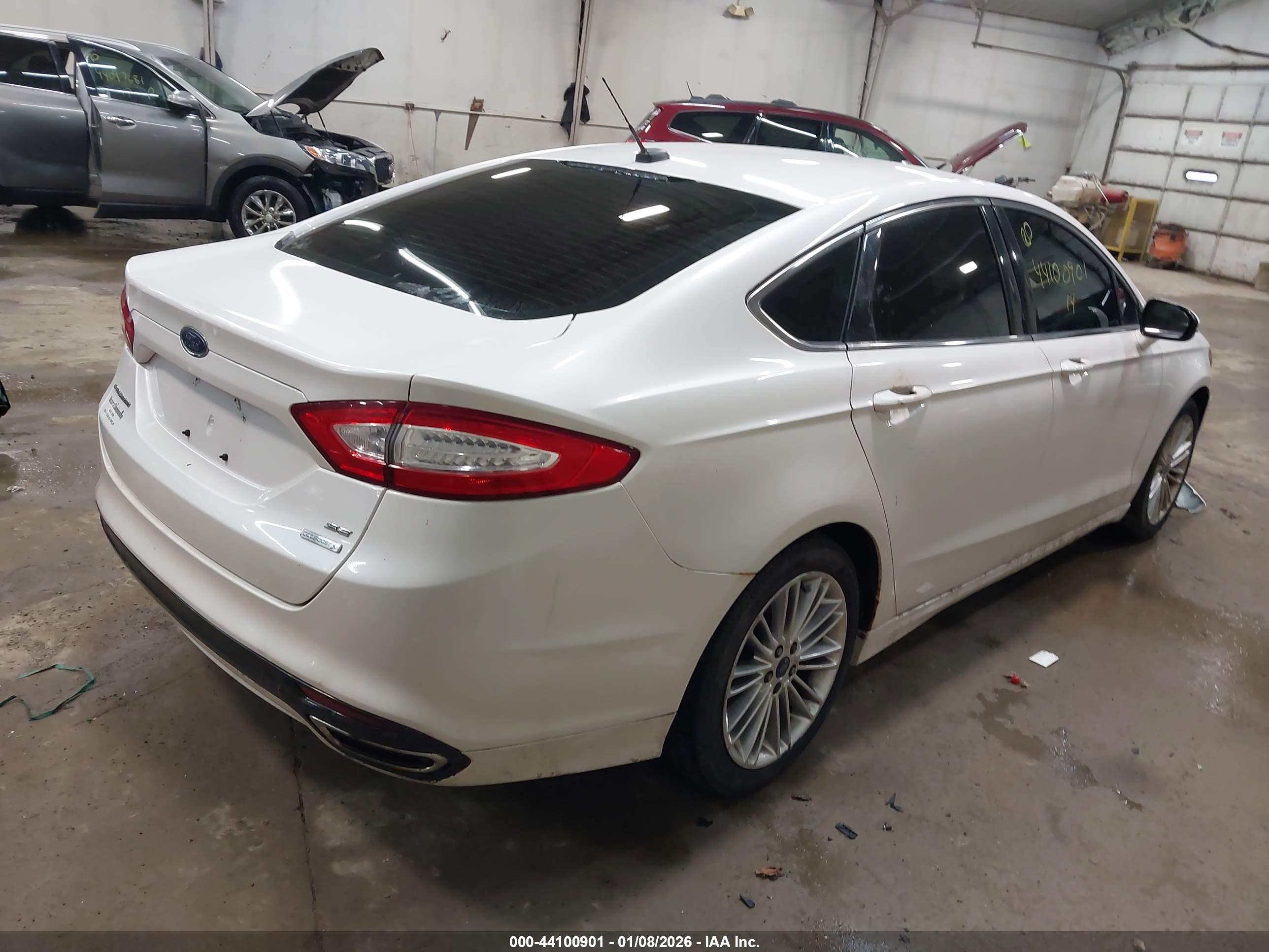 FORD FUSION image 4