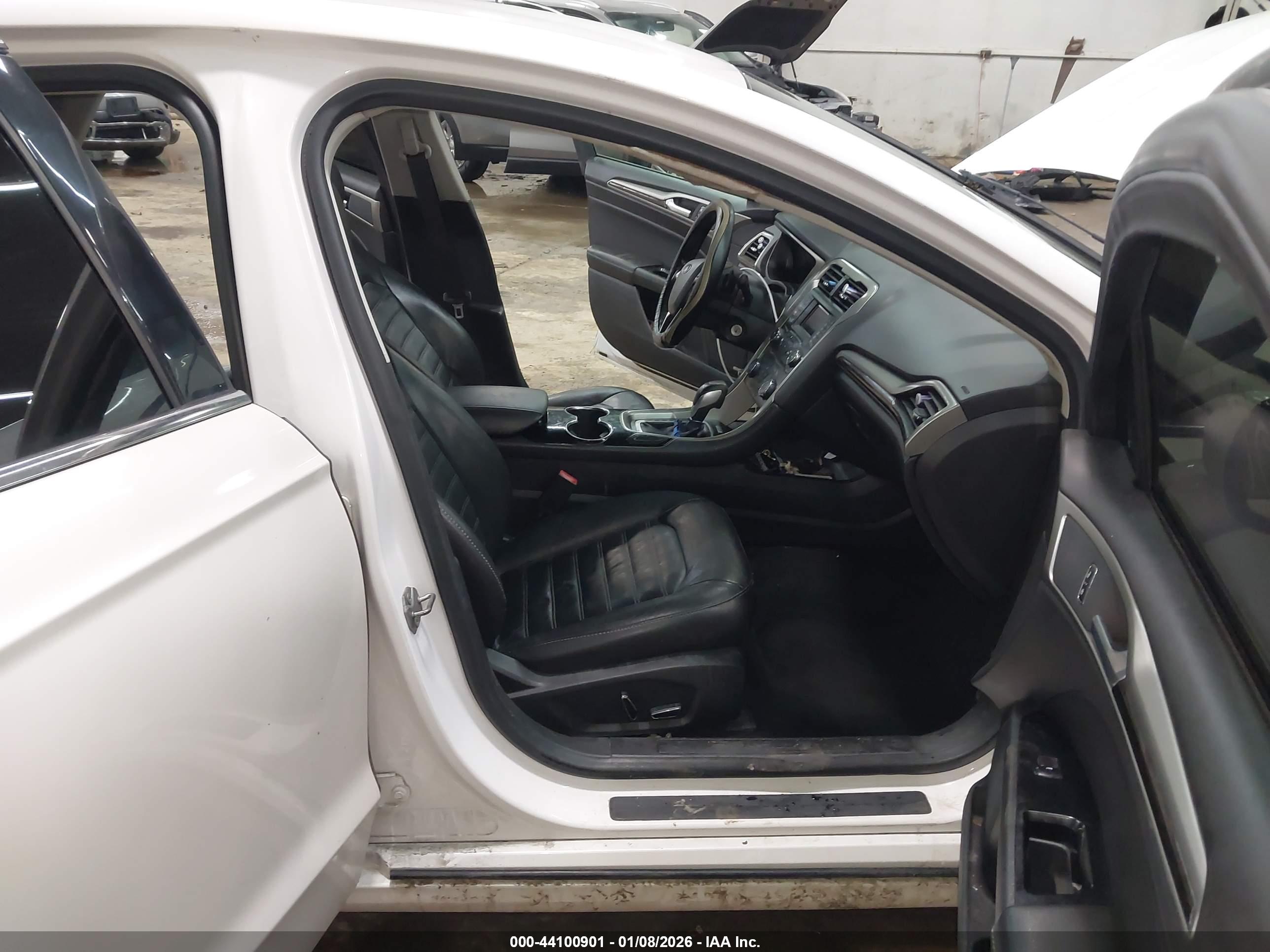 FORD FUSION image 5