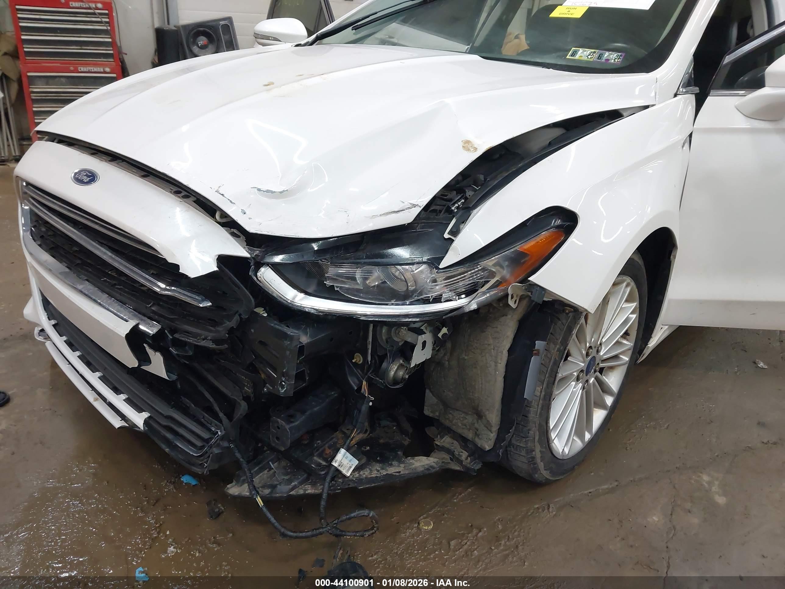 FORD FUSION image 6