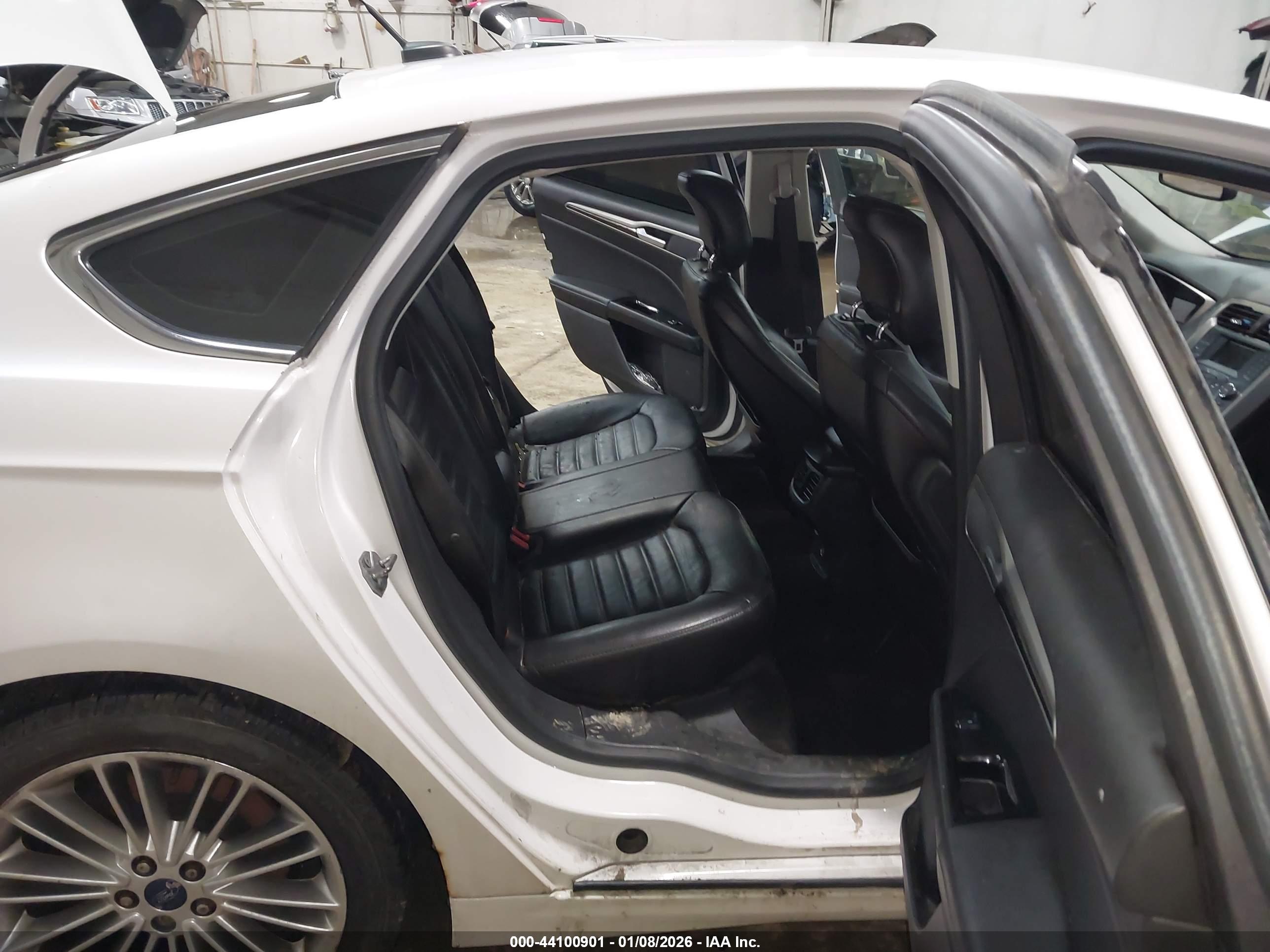 FORD FUSION image 8