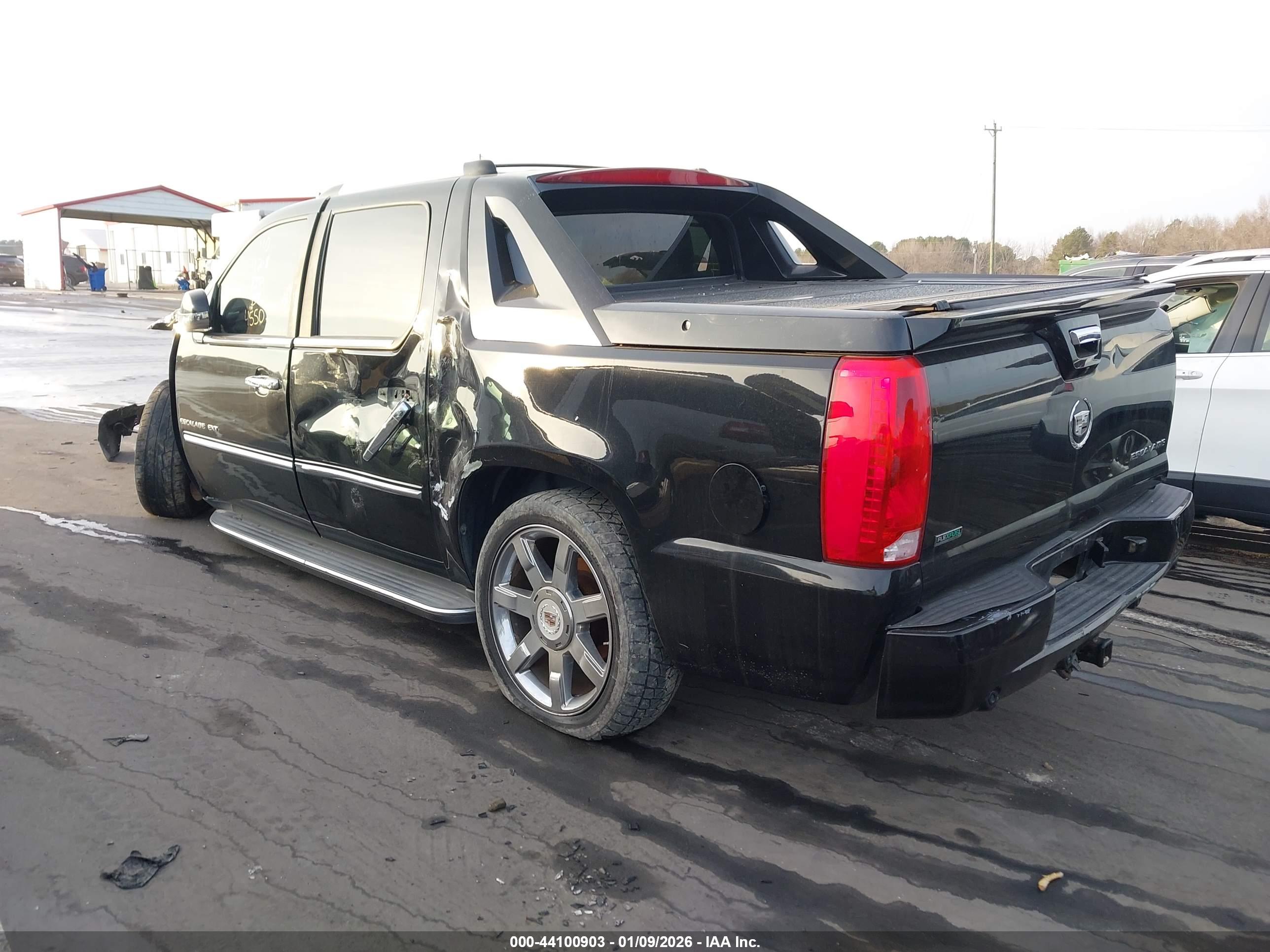 CADILLAC ESCALADE image 3
