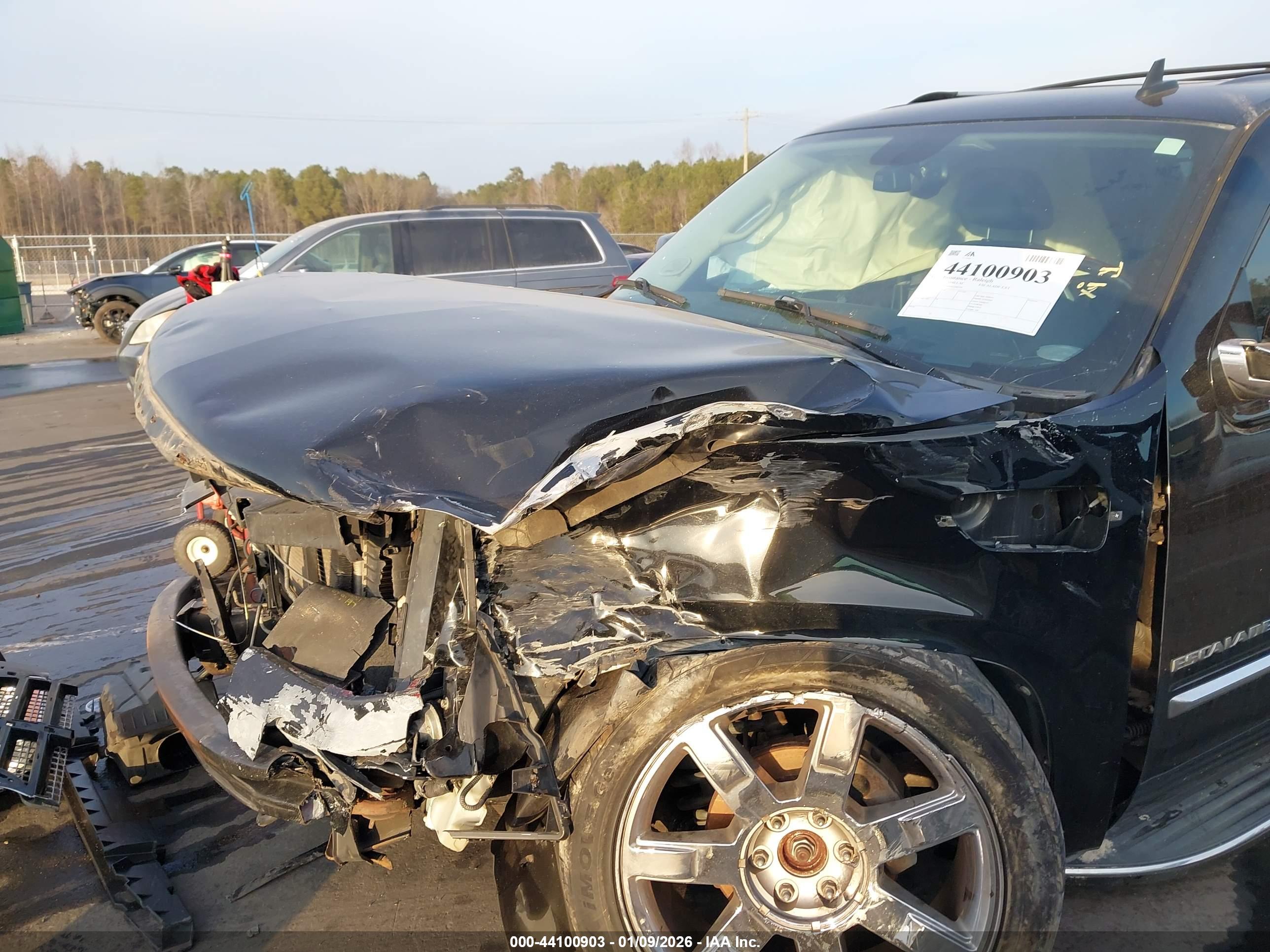 CADILLAC ESCALADE image 6
