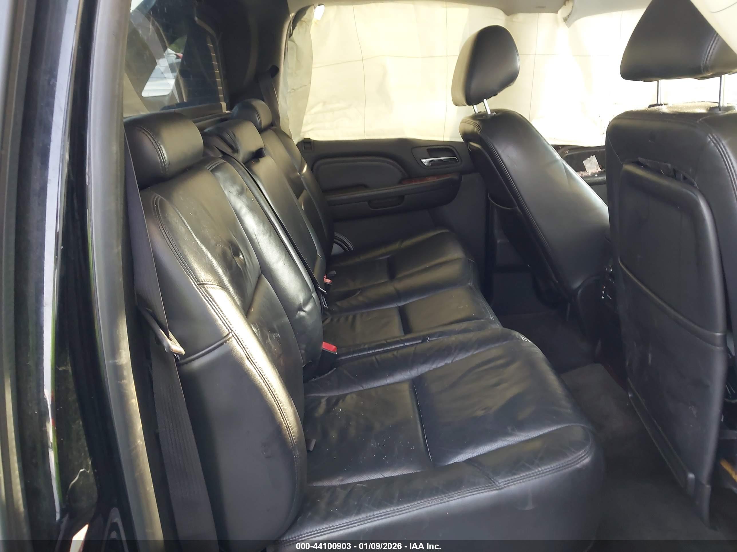 CADILLAC ESCALADE image 8