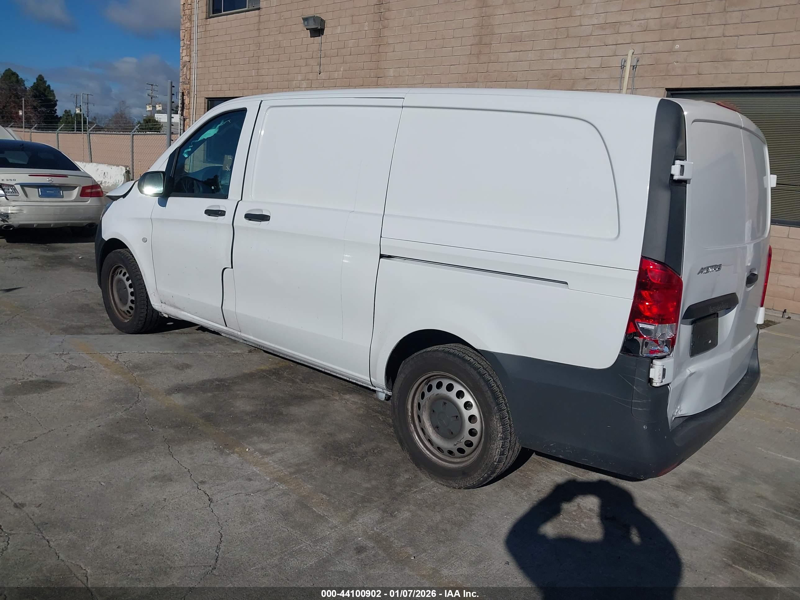 MERCEDES-BENZ METRIS image 3