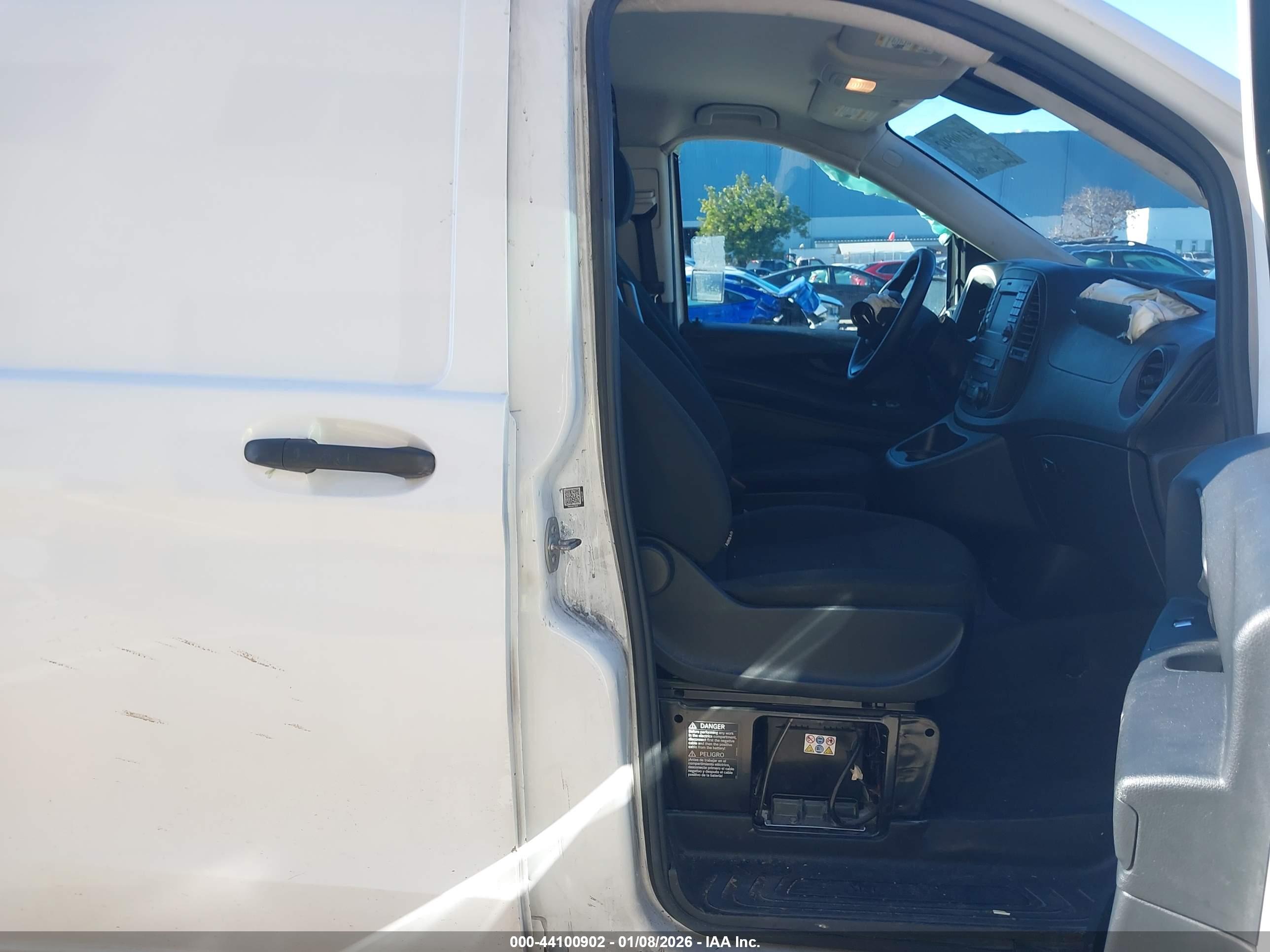 MERCEDES-BENZ METRIS image 5