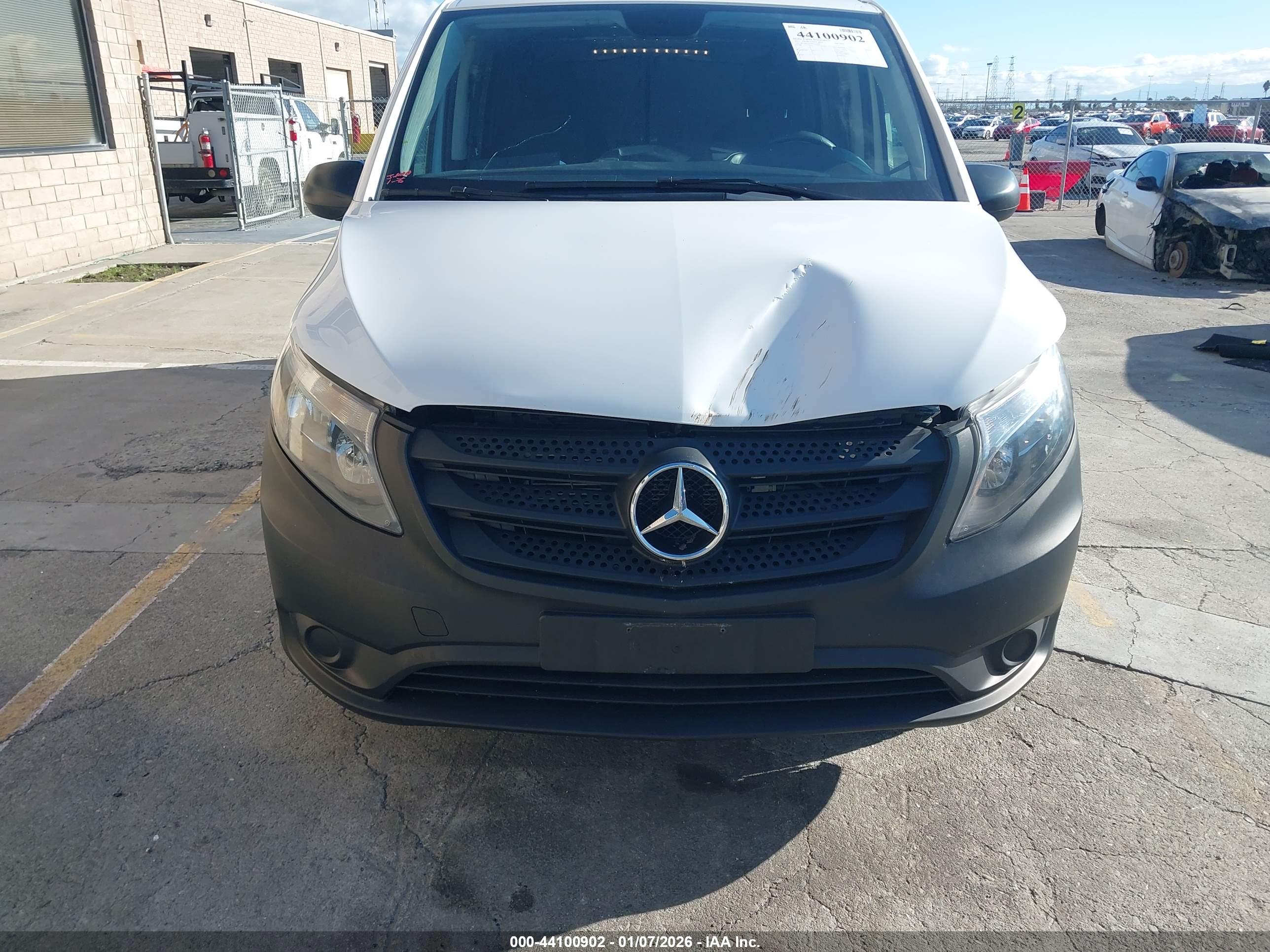 MERCEDES-BENZ METRIS image 6