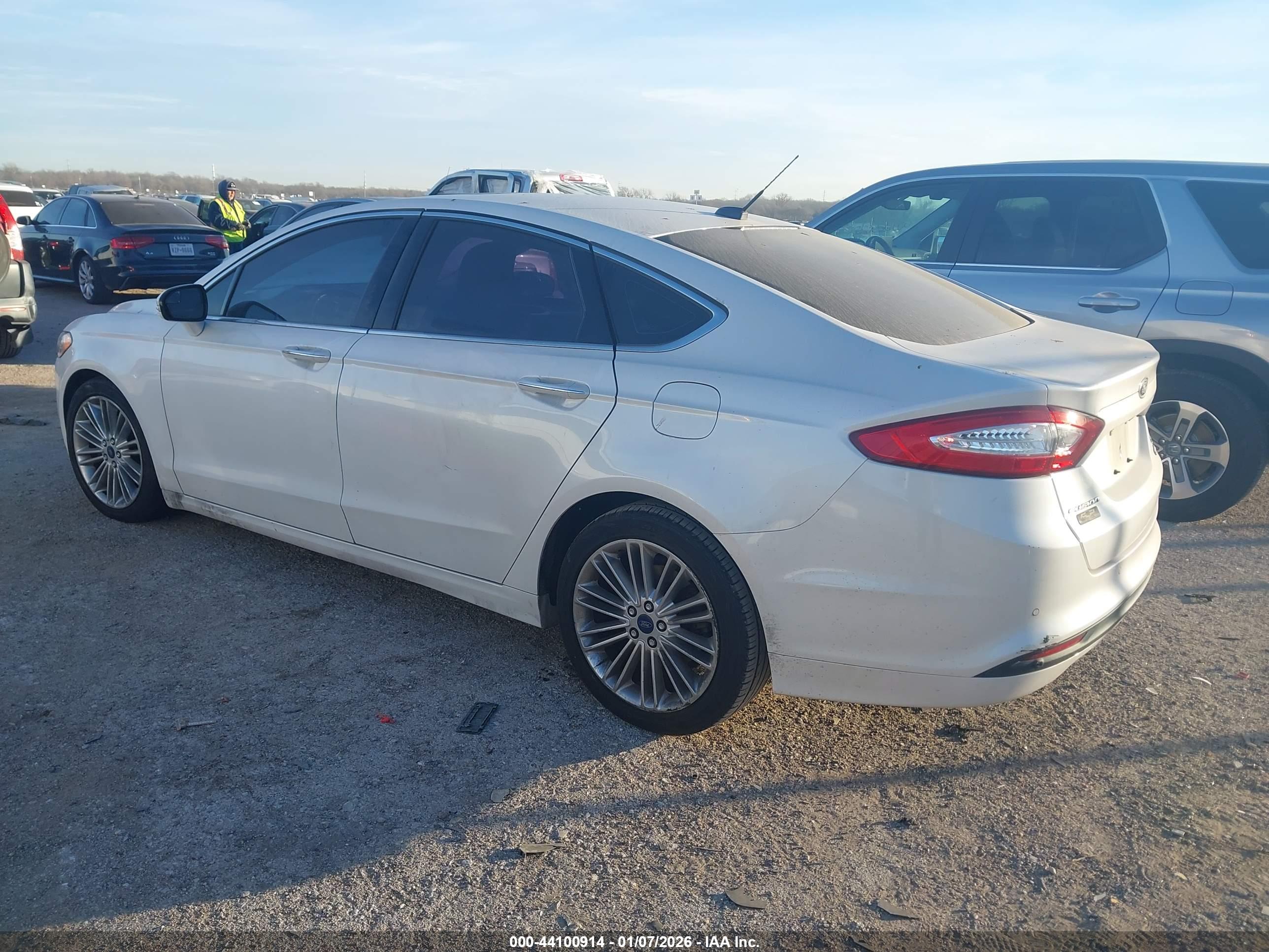 FORD FUSION image 3