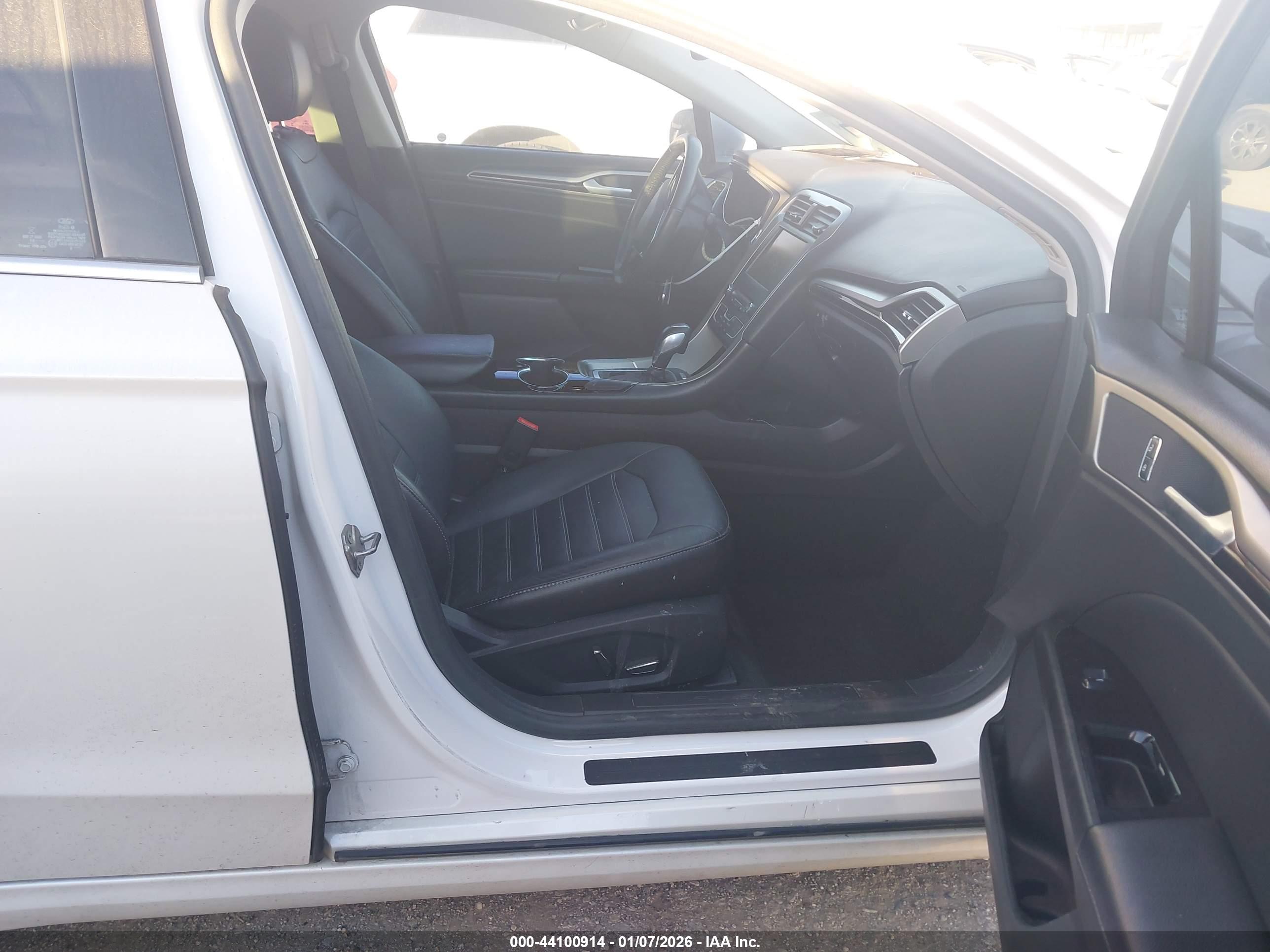 FORD FUSION image 5