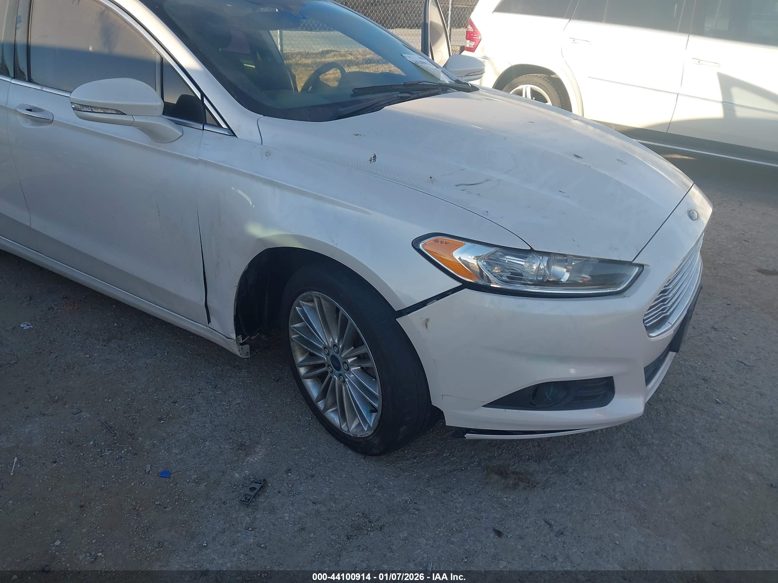 FORD FUSION image 6