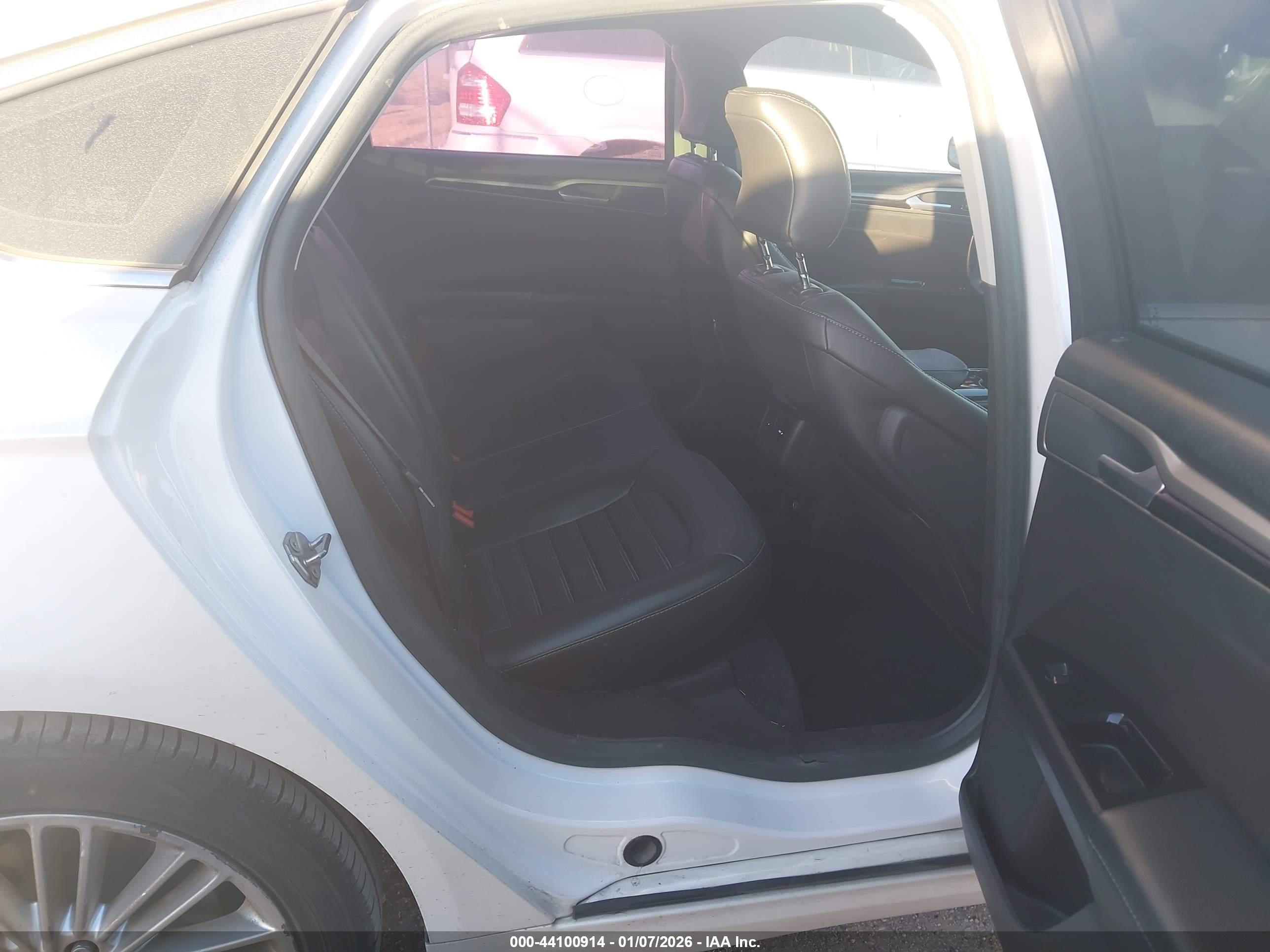 FORD FUSION image 8