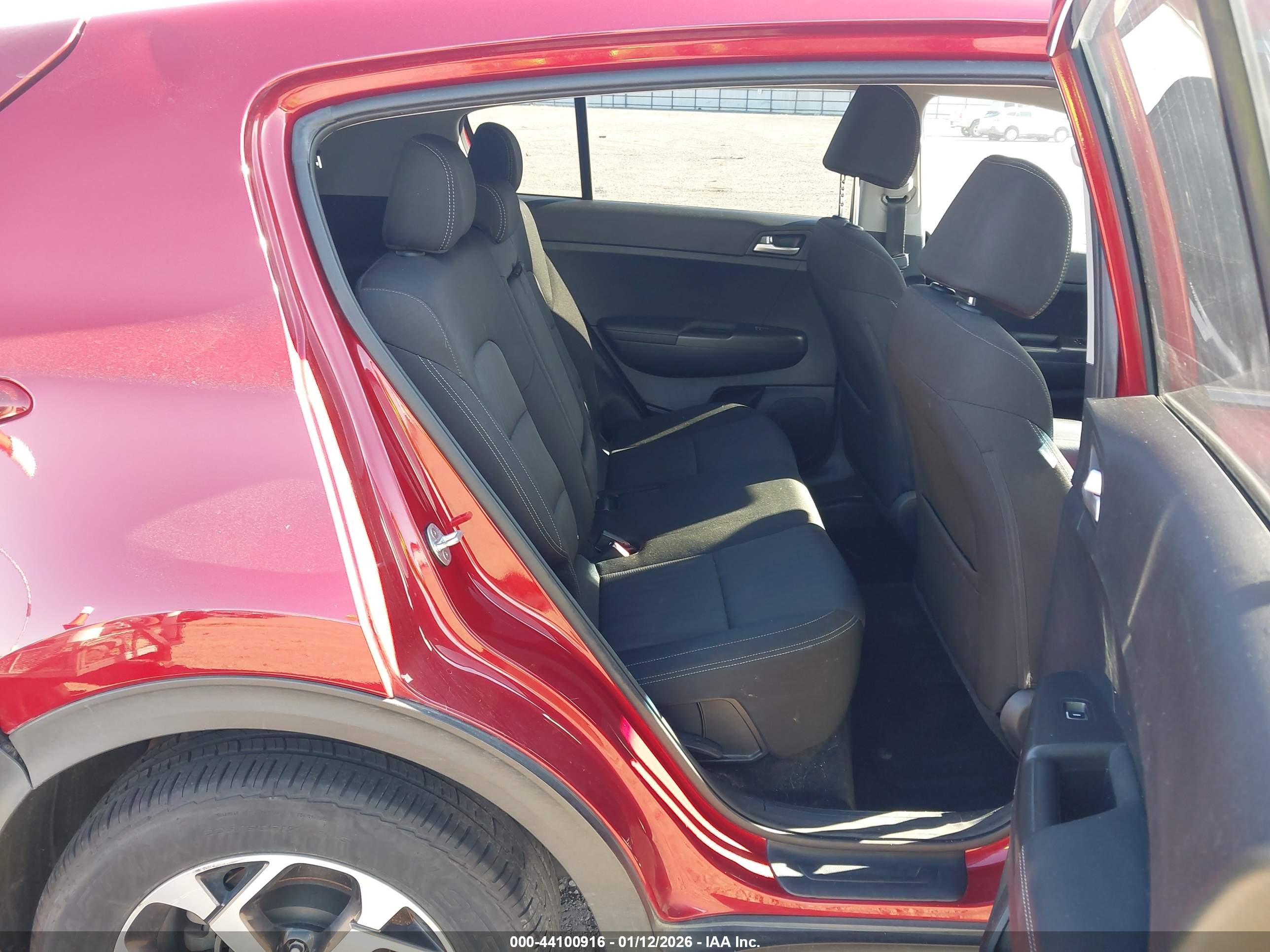 KIA SPORTAGE image 8