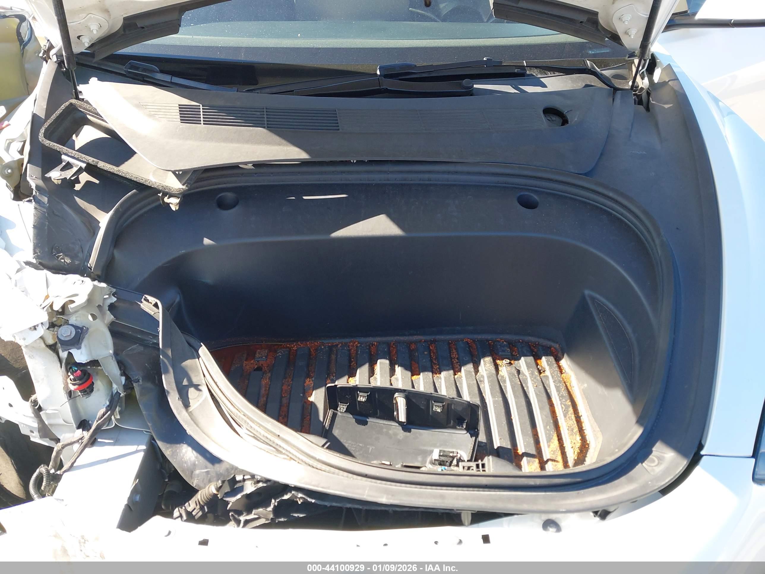 TESLA MODEL image 10