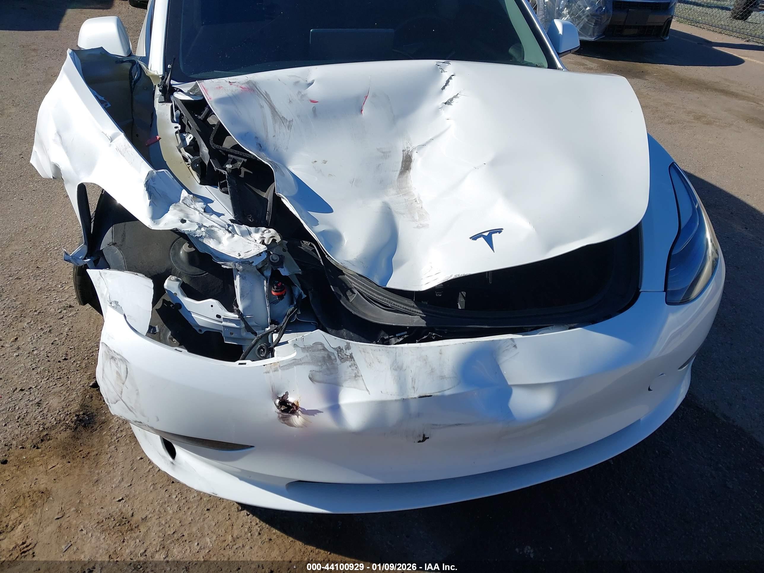 TESLA MODEL image 6