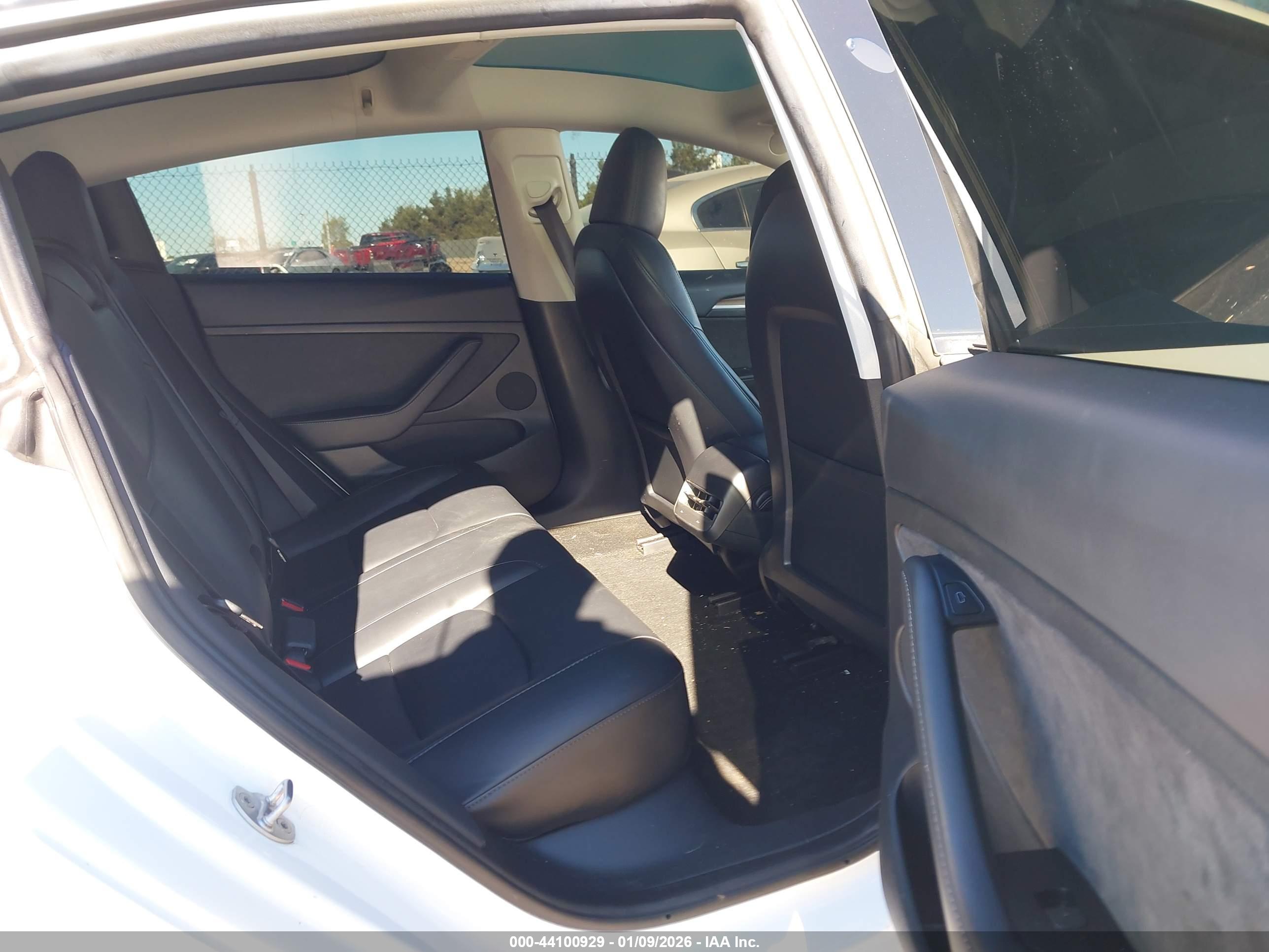 TESLA MODEL image 8