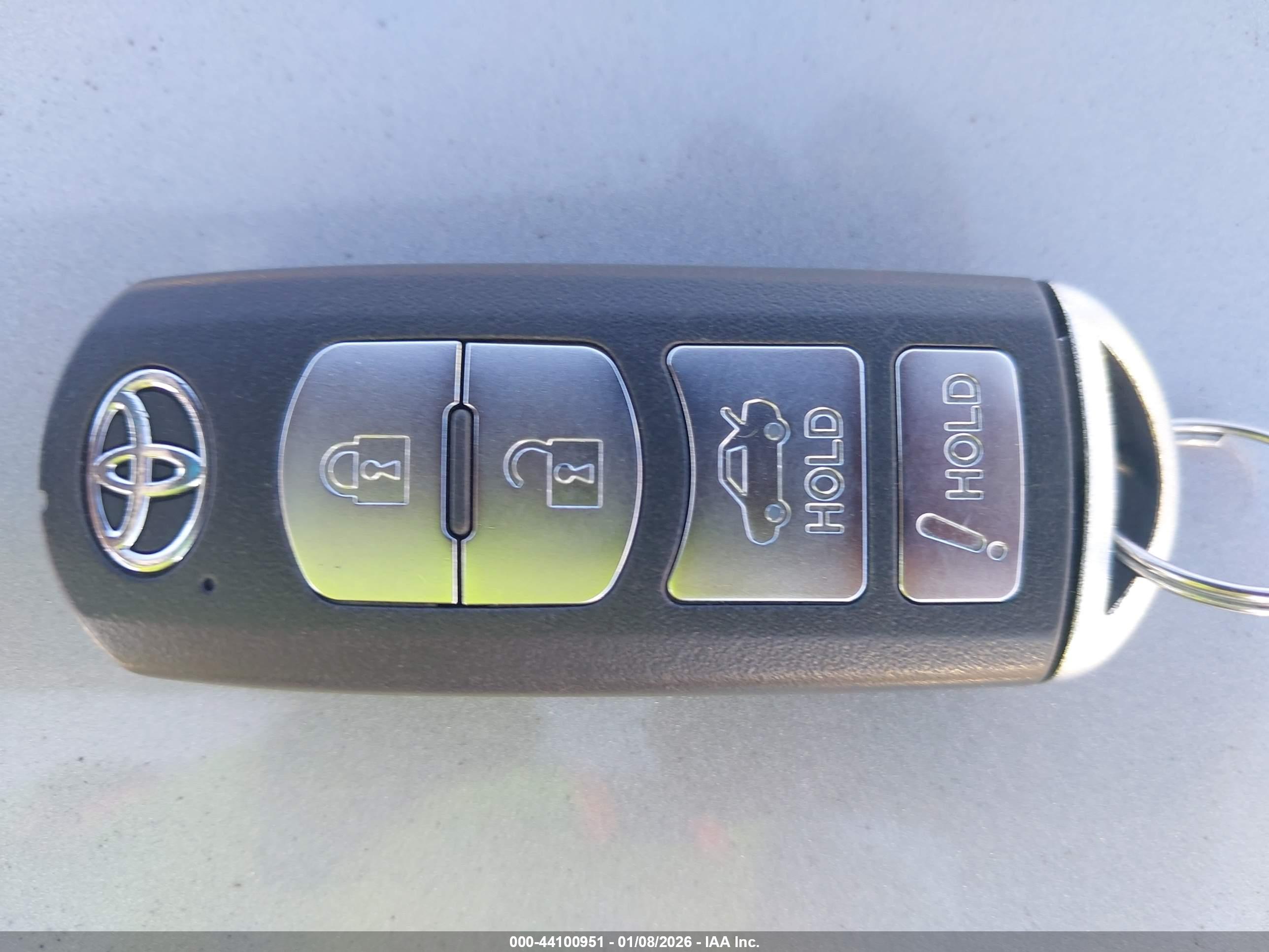 TOYOTA YARIS image 11