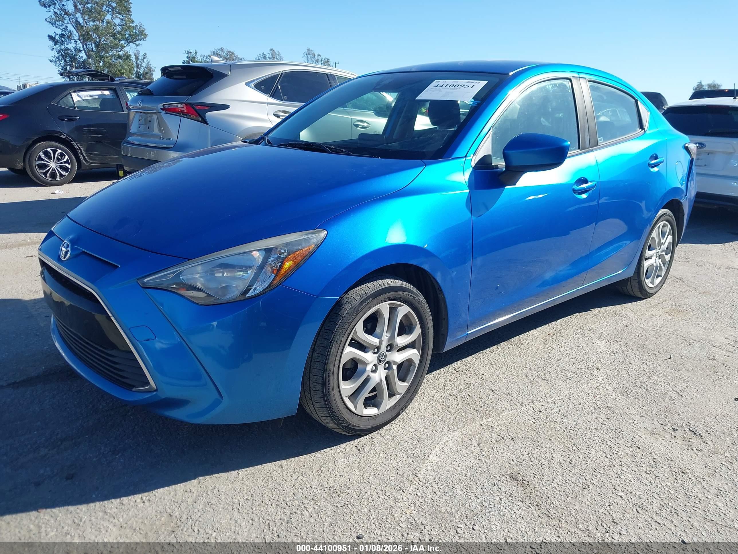 TOYOTA YARIS image 2