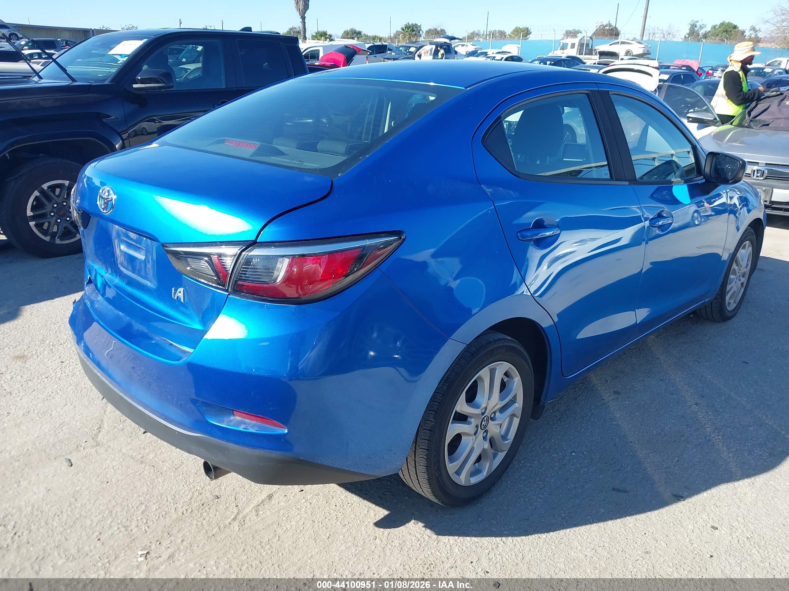 TOYOTA YARIS image 4