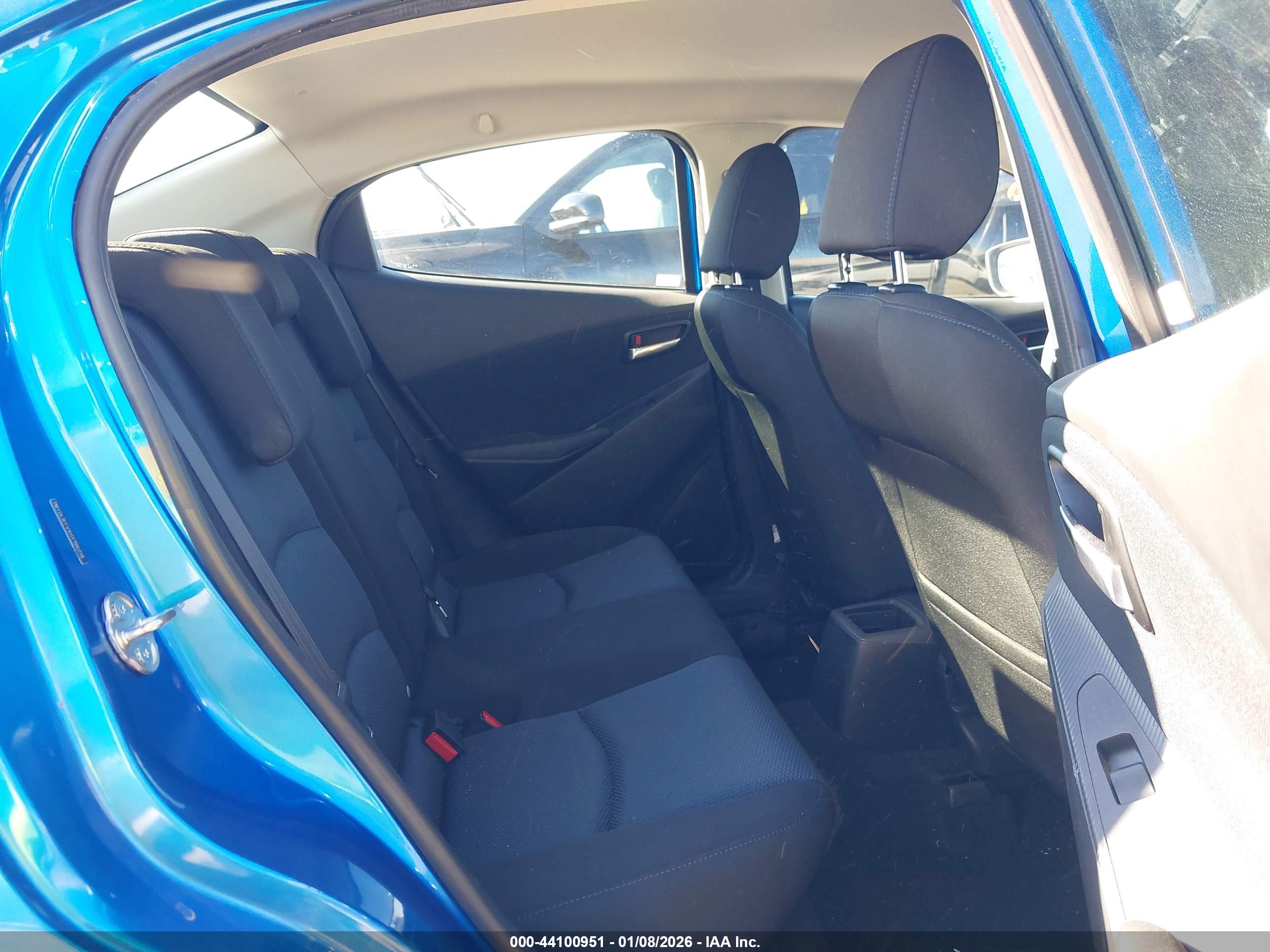 TOYOTA YARIS image 8