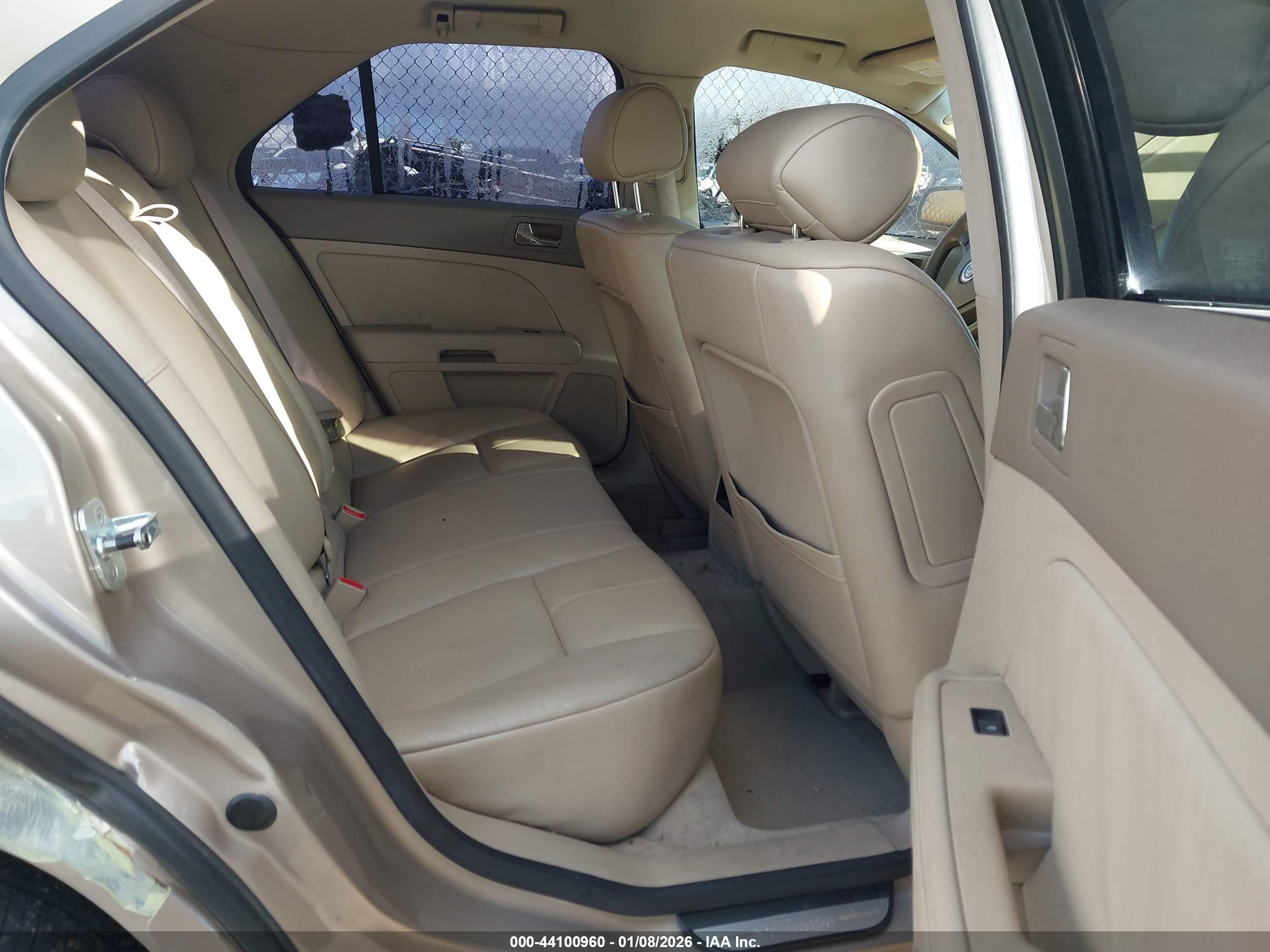 CADILLAC STS image 8