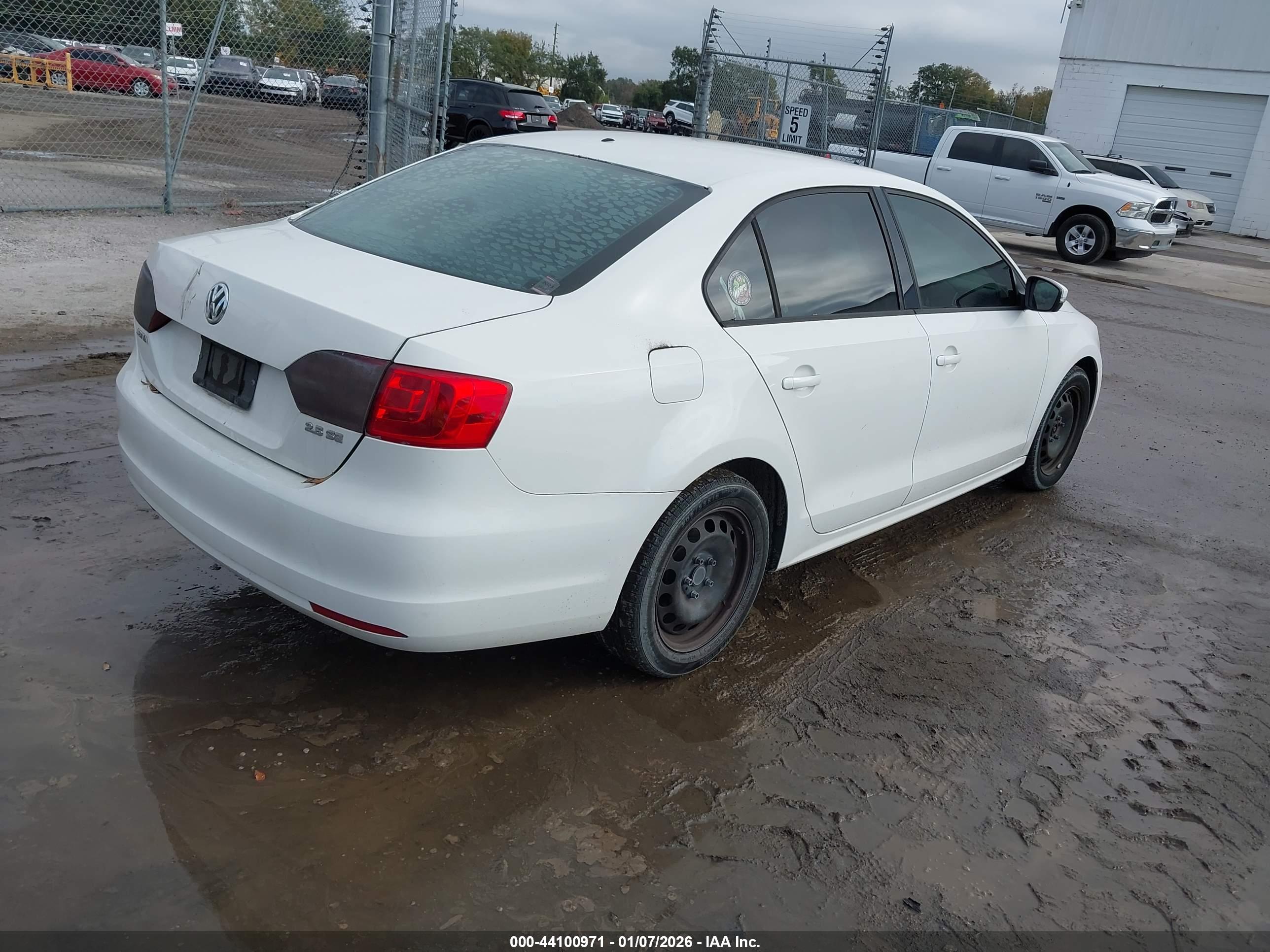 VOLKSWAGEN JETTA image 4
