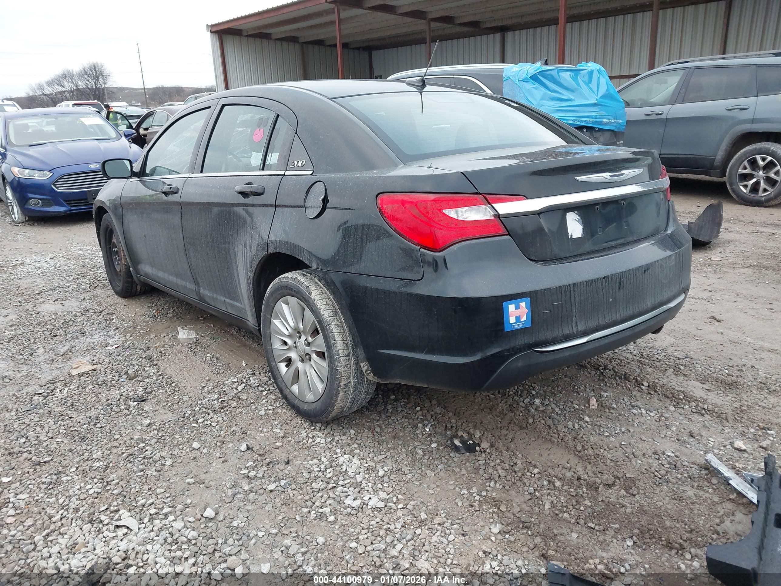 CHRYSLER 200 image 3