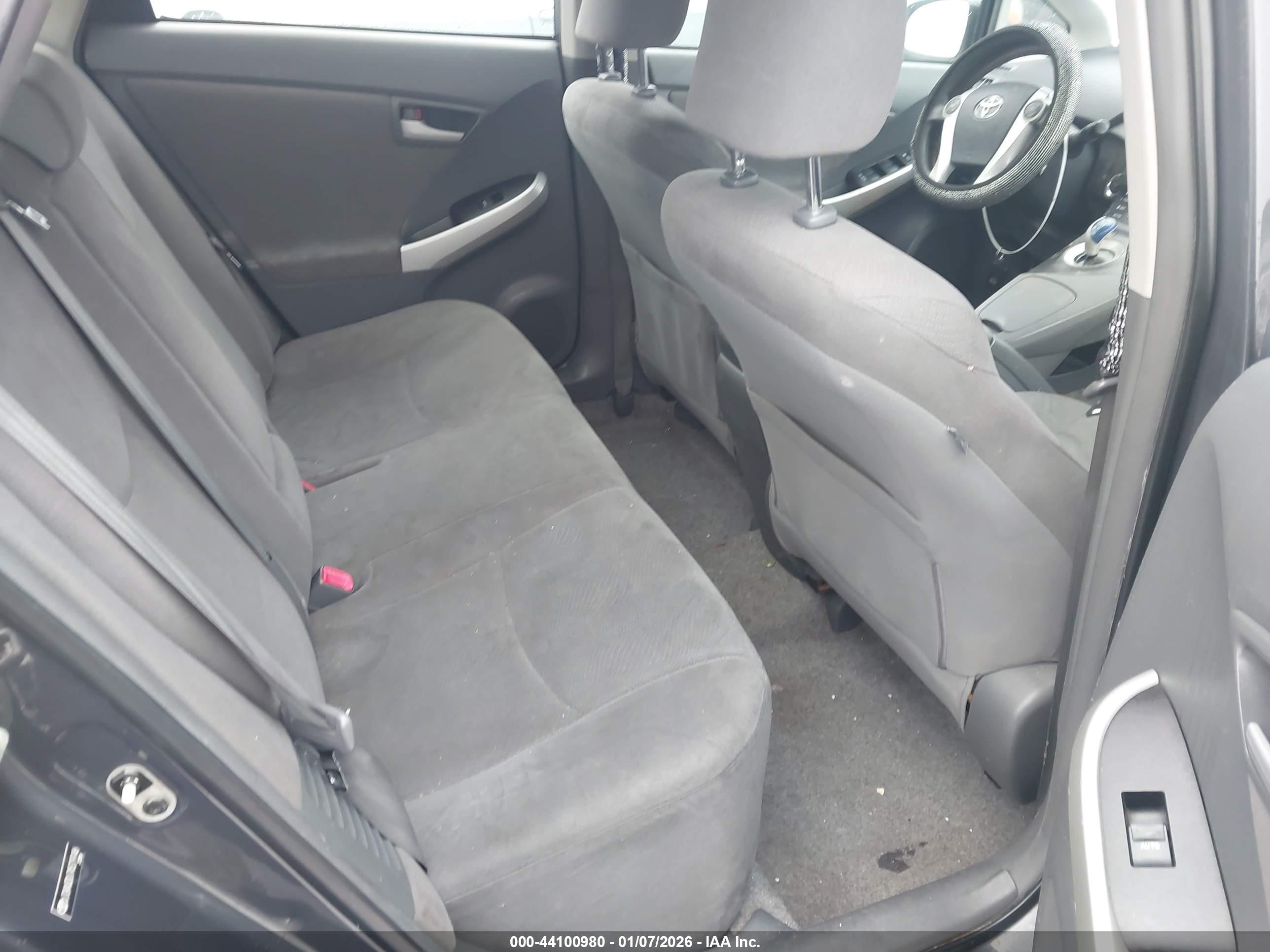 TOYOTA PRIUS image 8