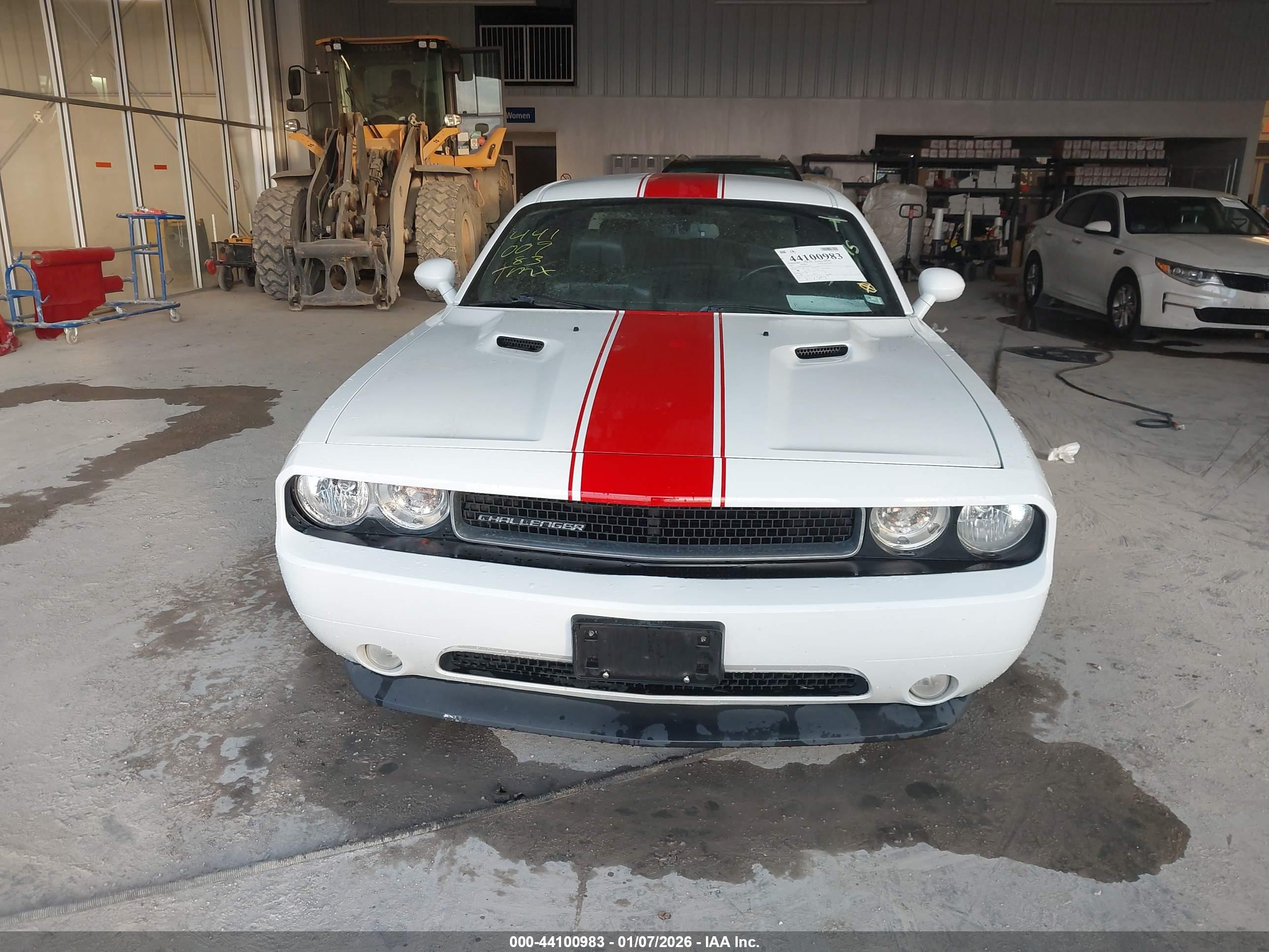 DODGE CHALLENGER image 6