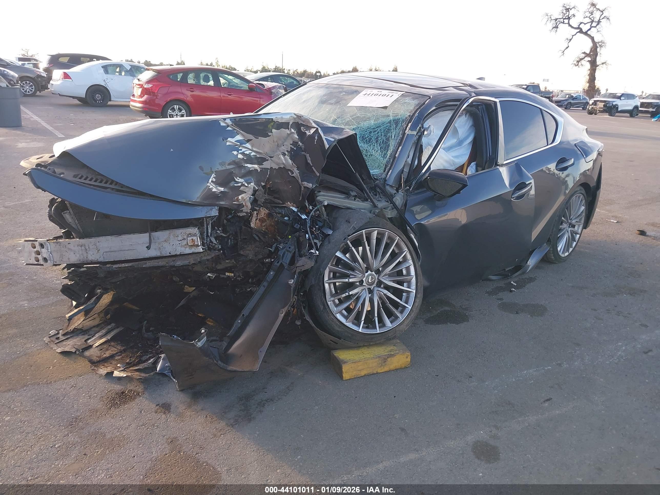 LEXUS IS image 2