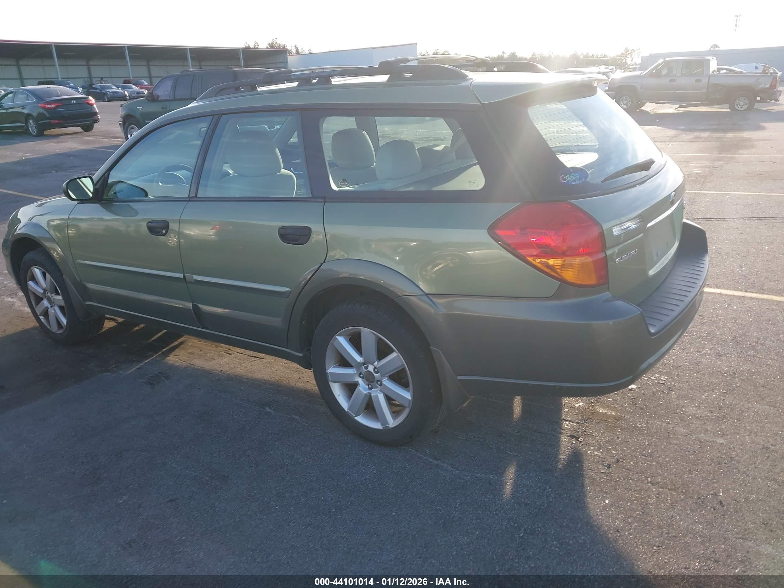 SUBARU OUTBACK image 3
