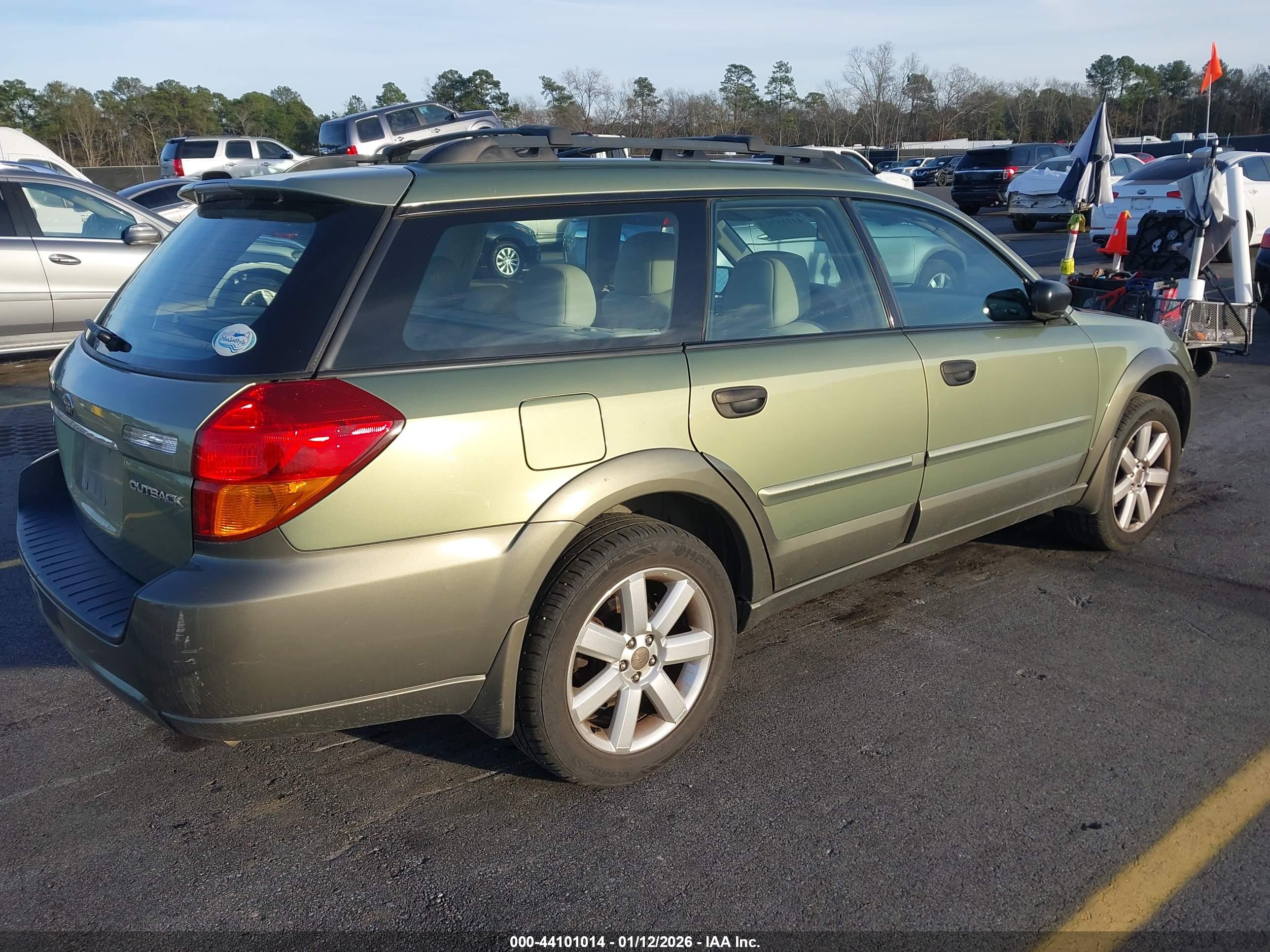 SUBARU OUTBACK image 4