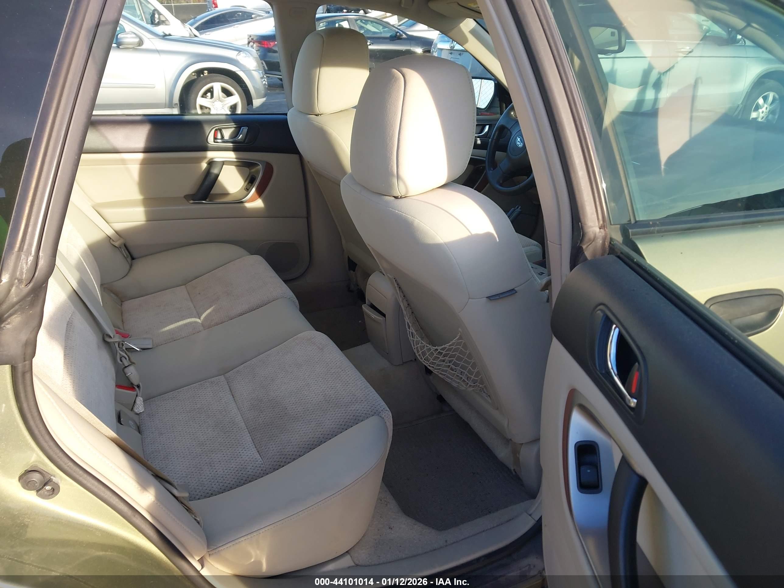 SUBARU OUTBACK image 8
