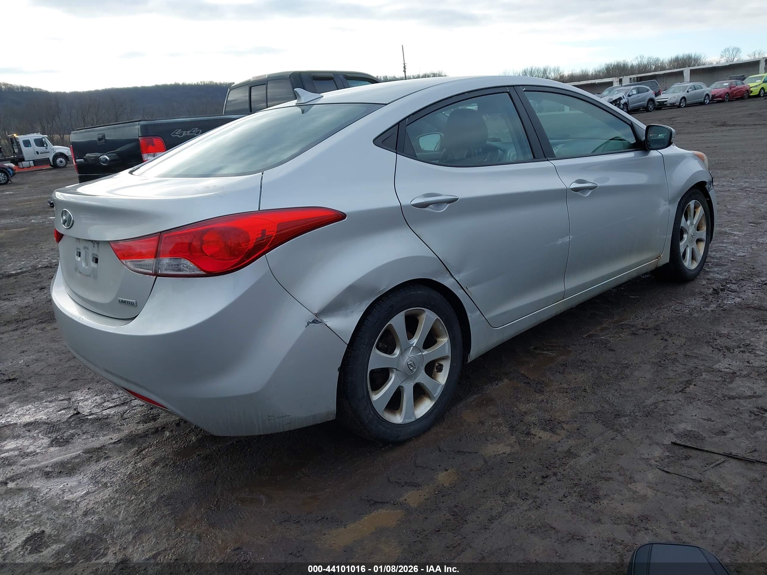HYUNDAI ELANTRA image 4