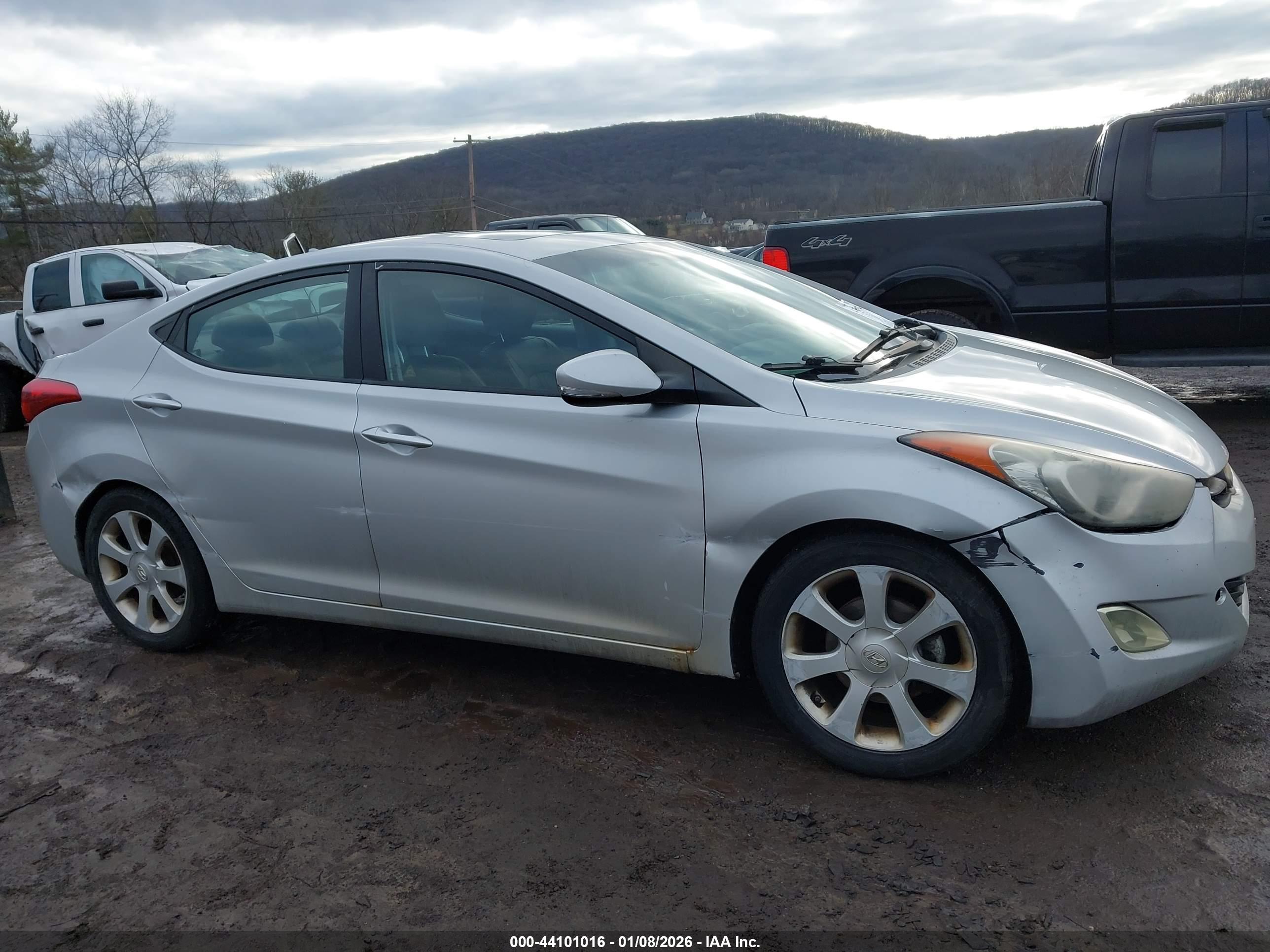 HYUNDAI ELANTRA image 6