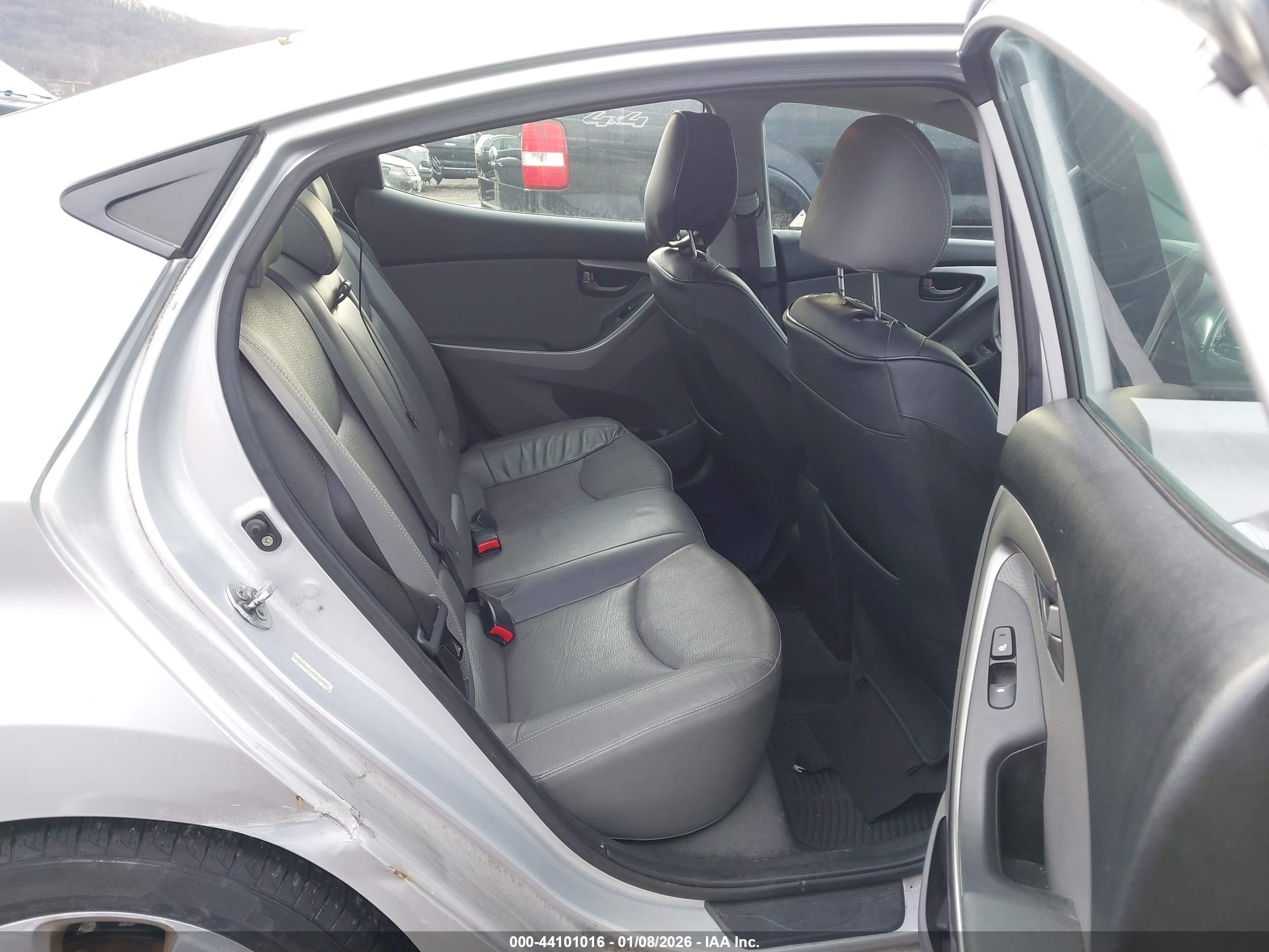 HYUNDAI ELANTRA image 8